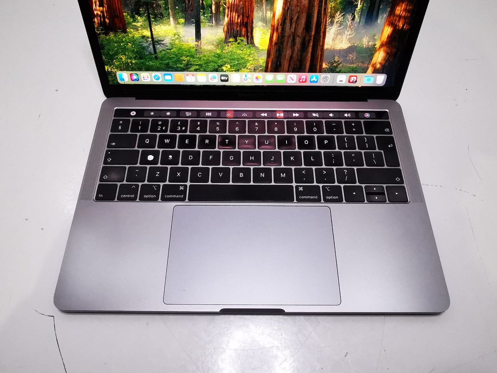 13-inch Apple MacBook Pro 2.4GHz i5 16GB RAM 256GB SSD A1989 2019 - Battery Poor