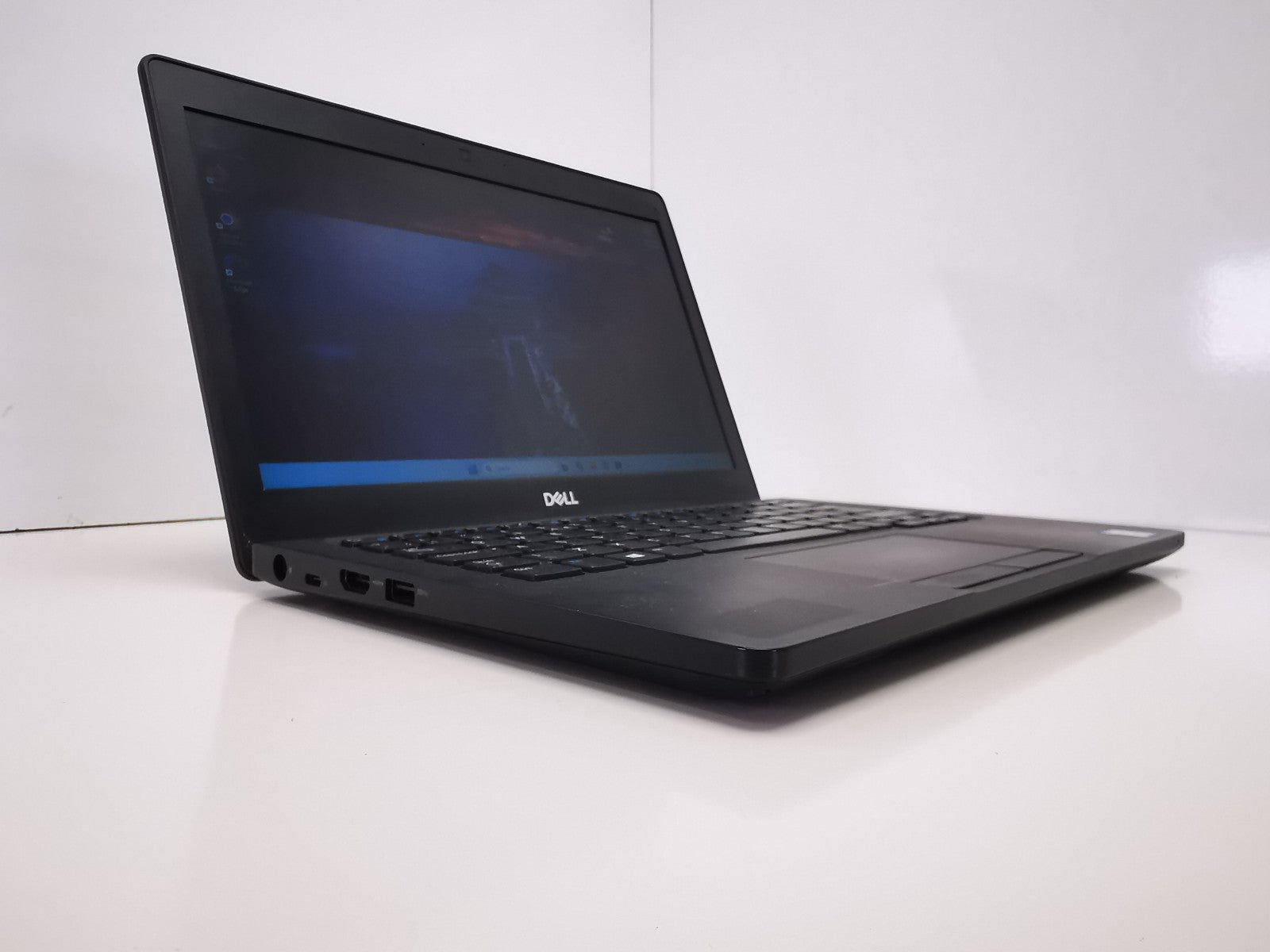 Dell Latitude 5290 12.5 in Laptop i5-8250U 1.60 GHz 8GB 256GB SSD Windows 11 Pro