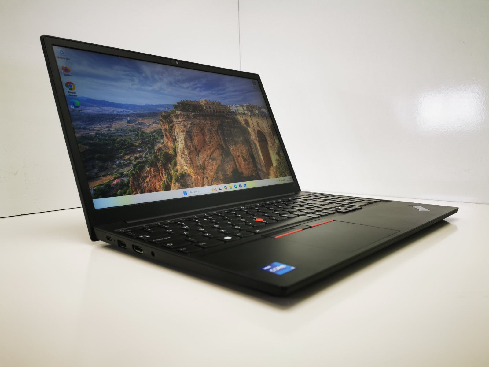 Lenovo ThinkPad E15 Gen 2 15.6″ Laptop – 11th Gen i7/16GB RAM/512GB SSD/Win11P