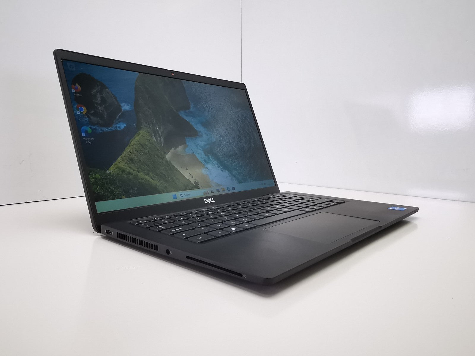 Dell Latitude 7420 14″ Laptop – 11th Gen i5/8GB RAM/256GB SSD/Win 11 Pro