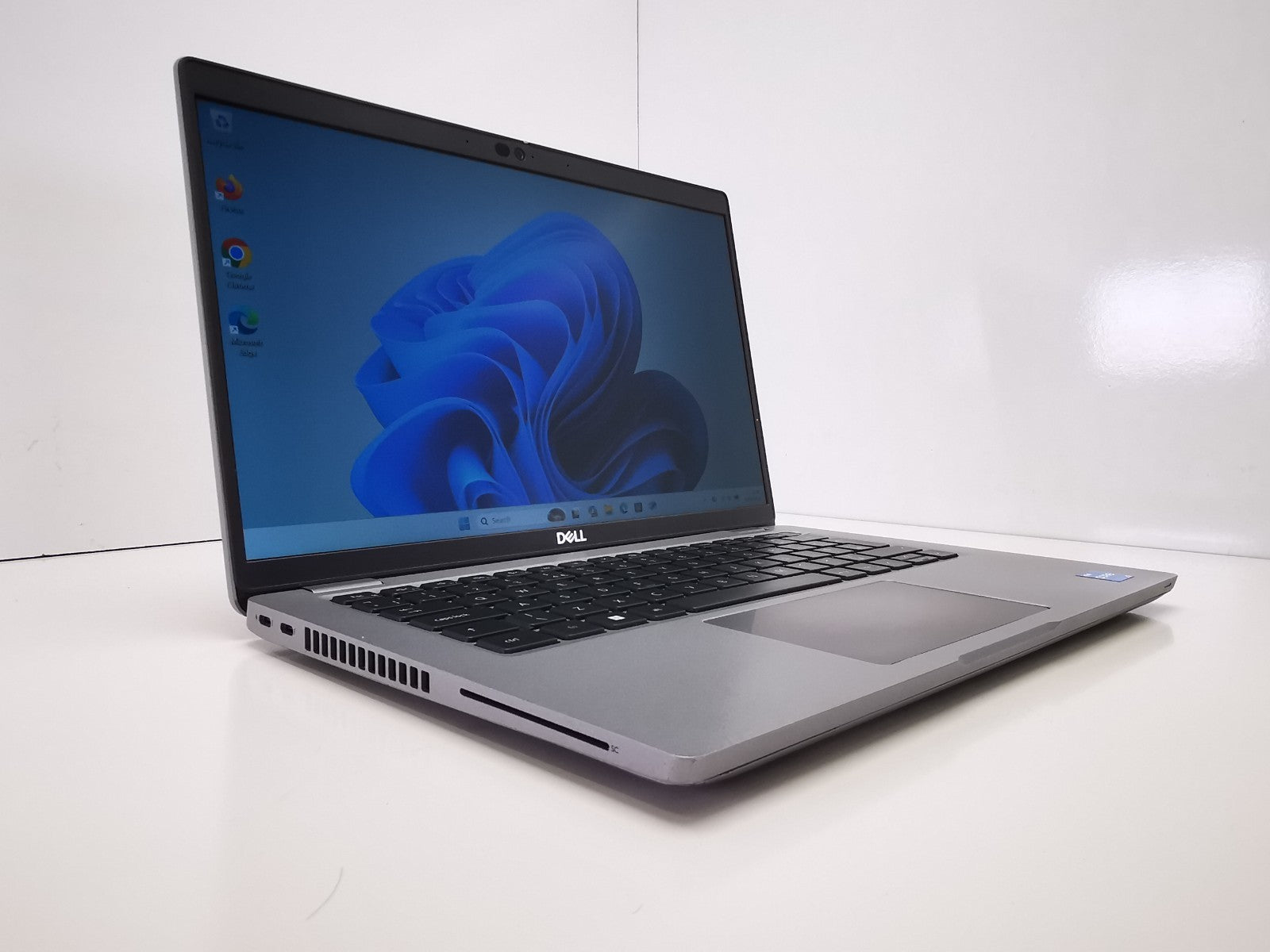 Dell Latitude 5430 14″ Laptop – 12th Gen i5/8GB RAM/256GB SSD/Win 11 Pro