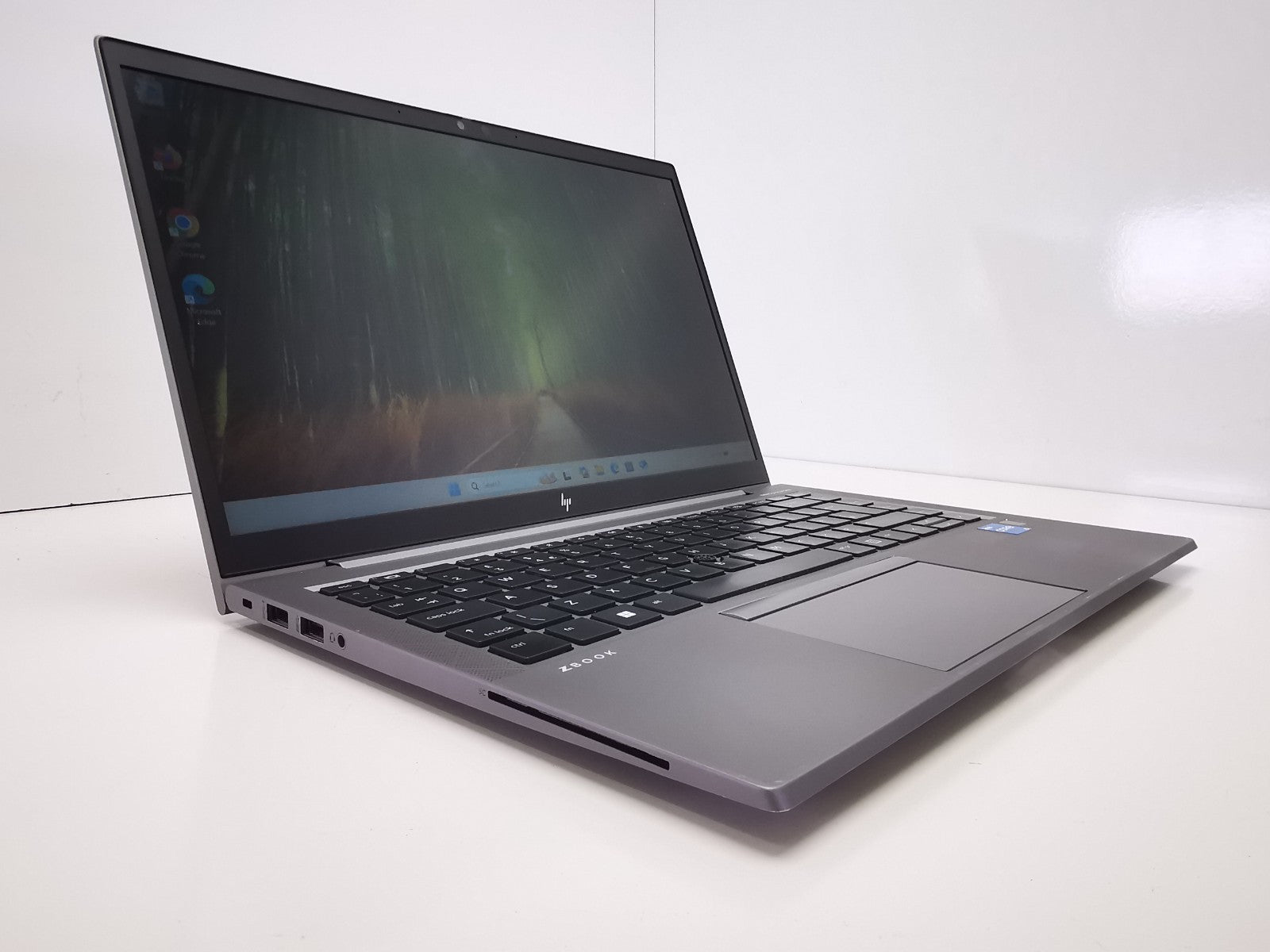 HP ZBook Firefly 14 G8 14" Laptop - 11th Gen i5/16GB RAM/256GB SSD/Win 11 Pro