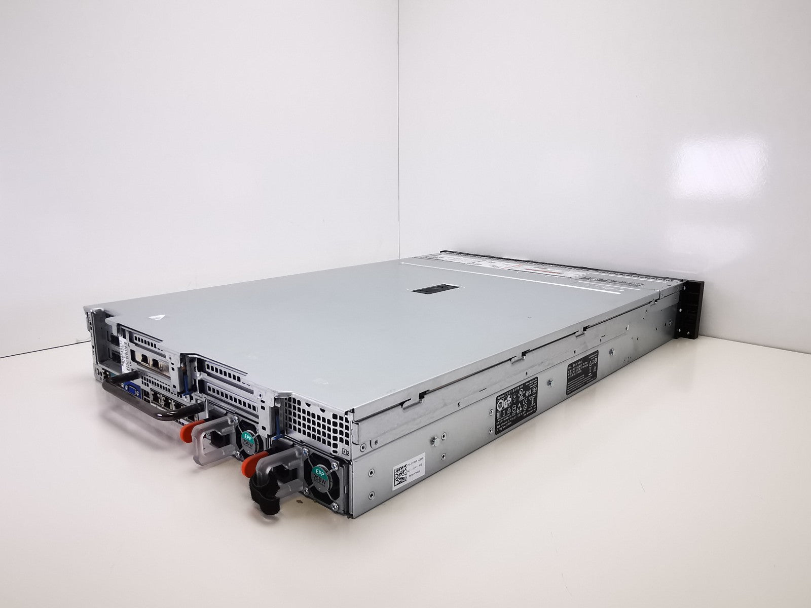 Dell R730 2x Intel Xeon E5-2630 V3 @ 2.40GHZ, 8GB DDR4, Qlogic 10GBE Server