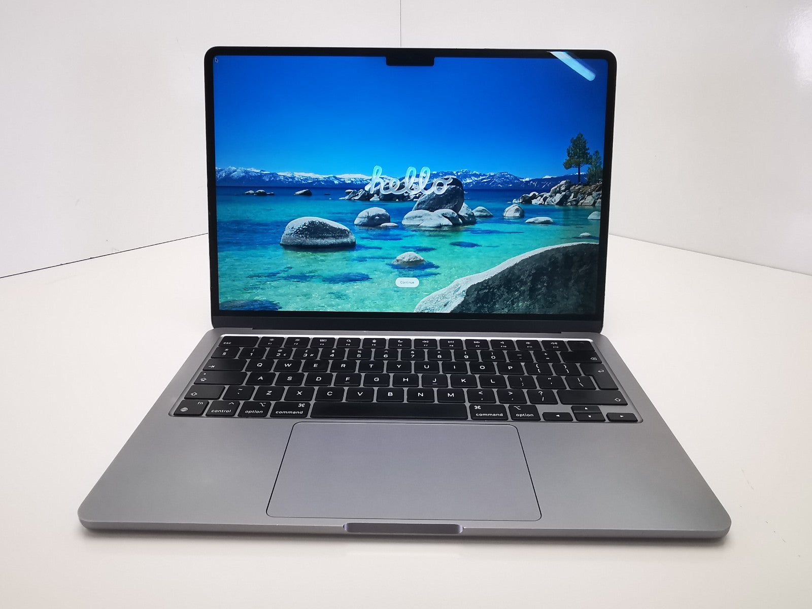 Apple MacBook Air 2022 (A2681) 13.6" - Apple M2/8GB RAM/256GB SSD/MacOS Sequoia