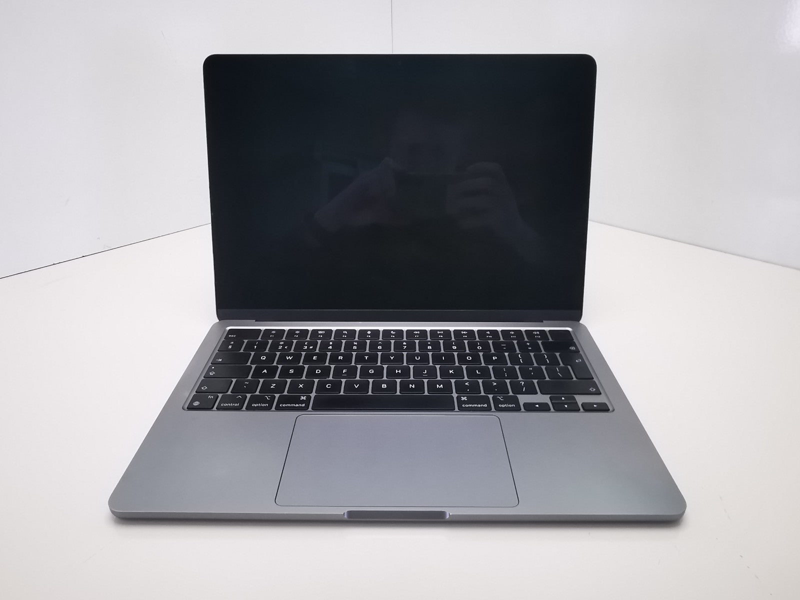 Apple MacBook Air 2022 (A2681) 13.6" - Apple M2/8GB RAM/256GB SSD/MacOS Sequoia