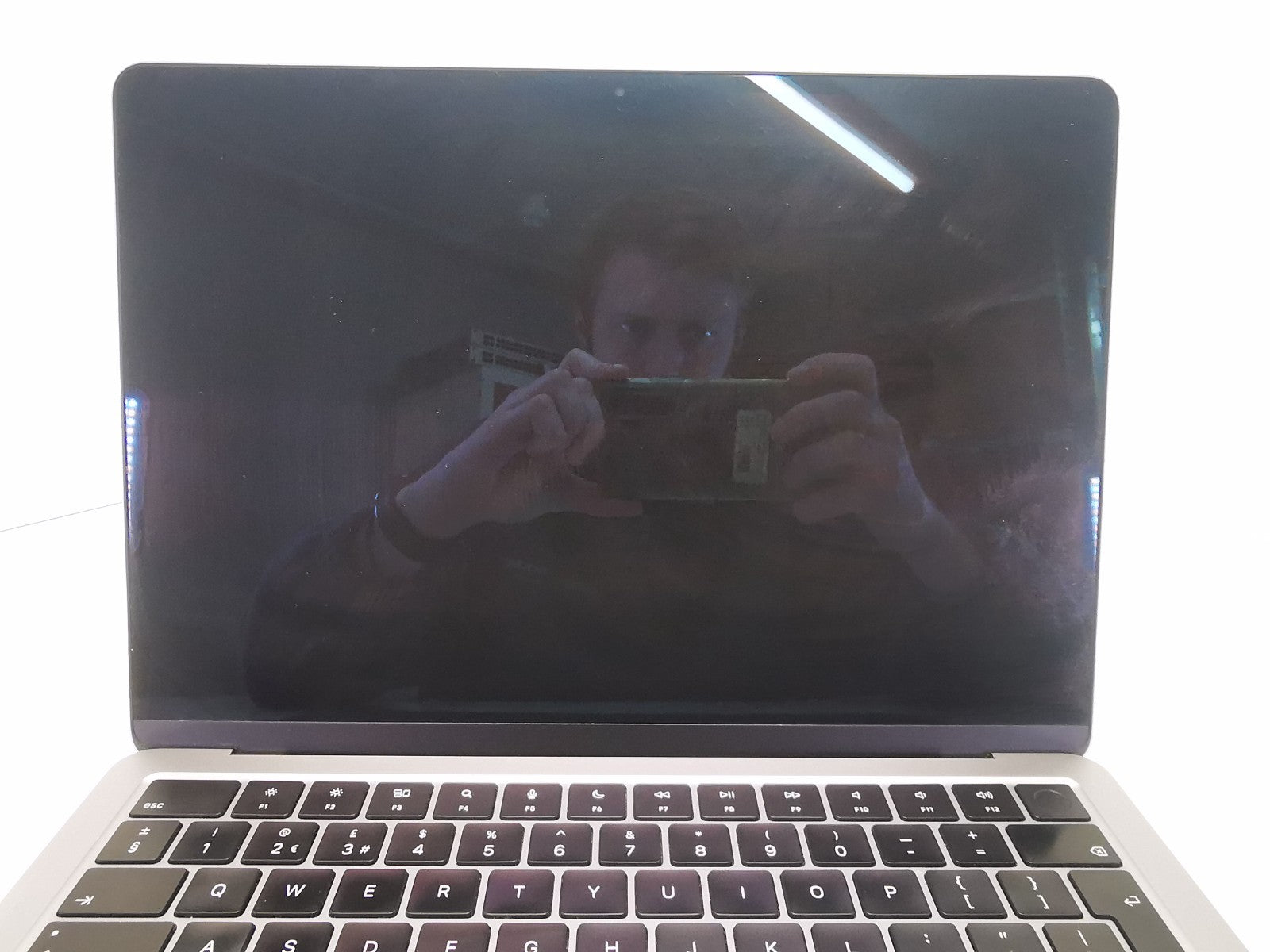 Apple MacBook Air 2022 (A2681) 13.6" - Apple M2/8GB RAM/256GB SSD/MacOS Sequoia