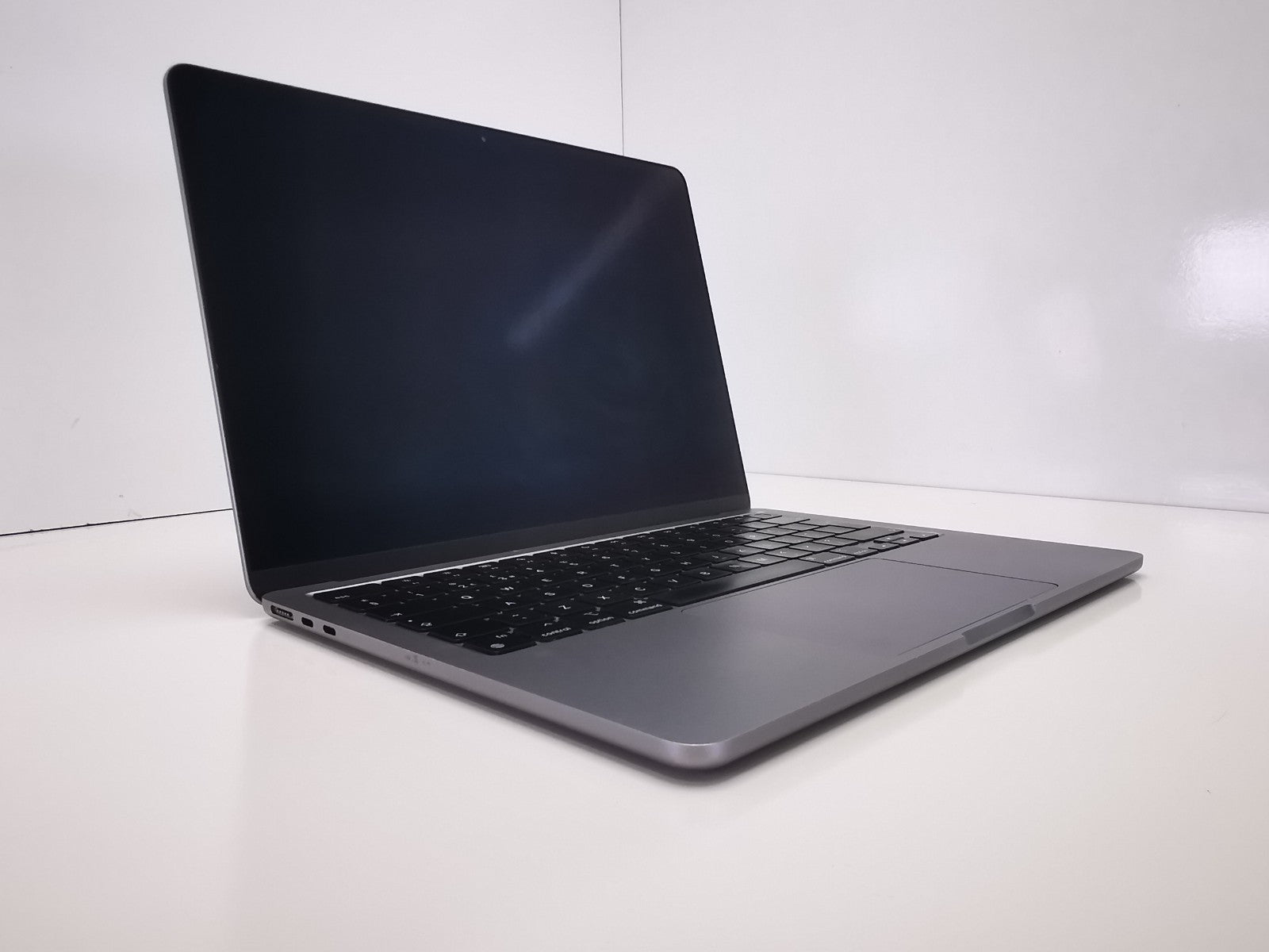 Apple MacBook Air 2022 (A2681) 13.6" - Apple M2/8GB RAM/256GB SSD/MacOS Sequoia