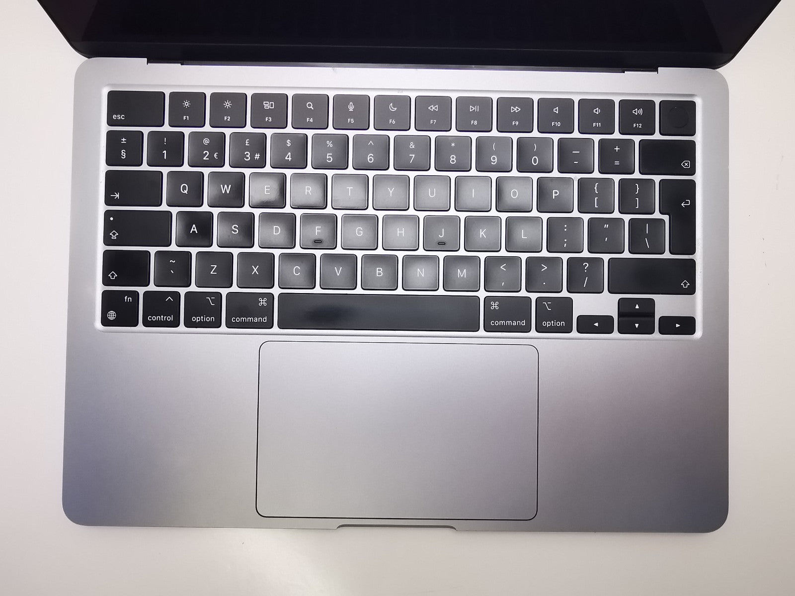 Apple MacBook Air 2022 (A2681) 13.6" - Apple M2/8GB RAM/256GB SSD/MacOS Sequoia