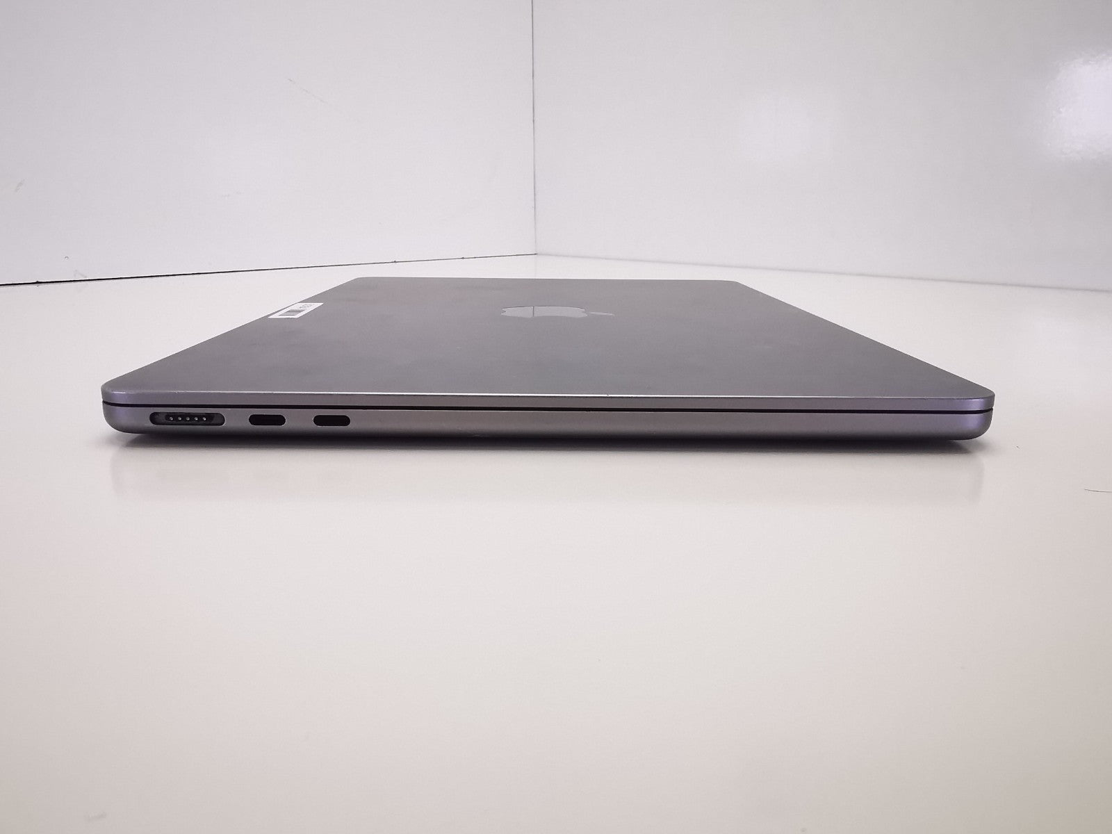 Apple MacBook Air 2022 (A2681) 13.6" - Apple M2/8GB RAM/256GB SSD/MacOS Sequoia