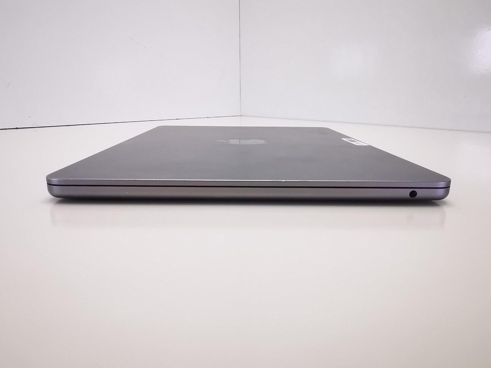 Apple MacBook Air 2022 (A2681) 13.6" - Apple M2/8GB RAM/256GB SSD/MacOS Sequoia