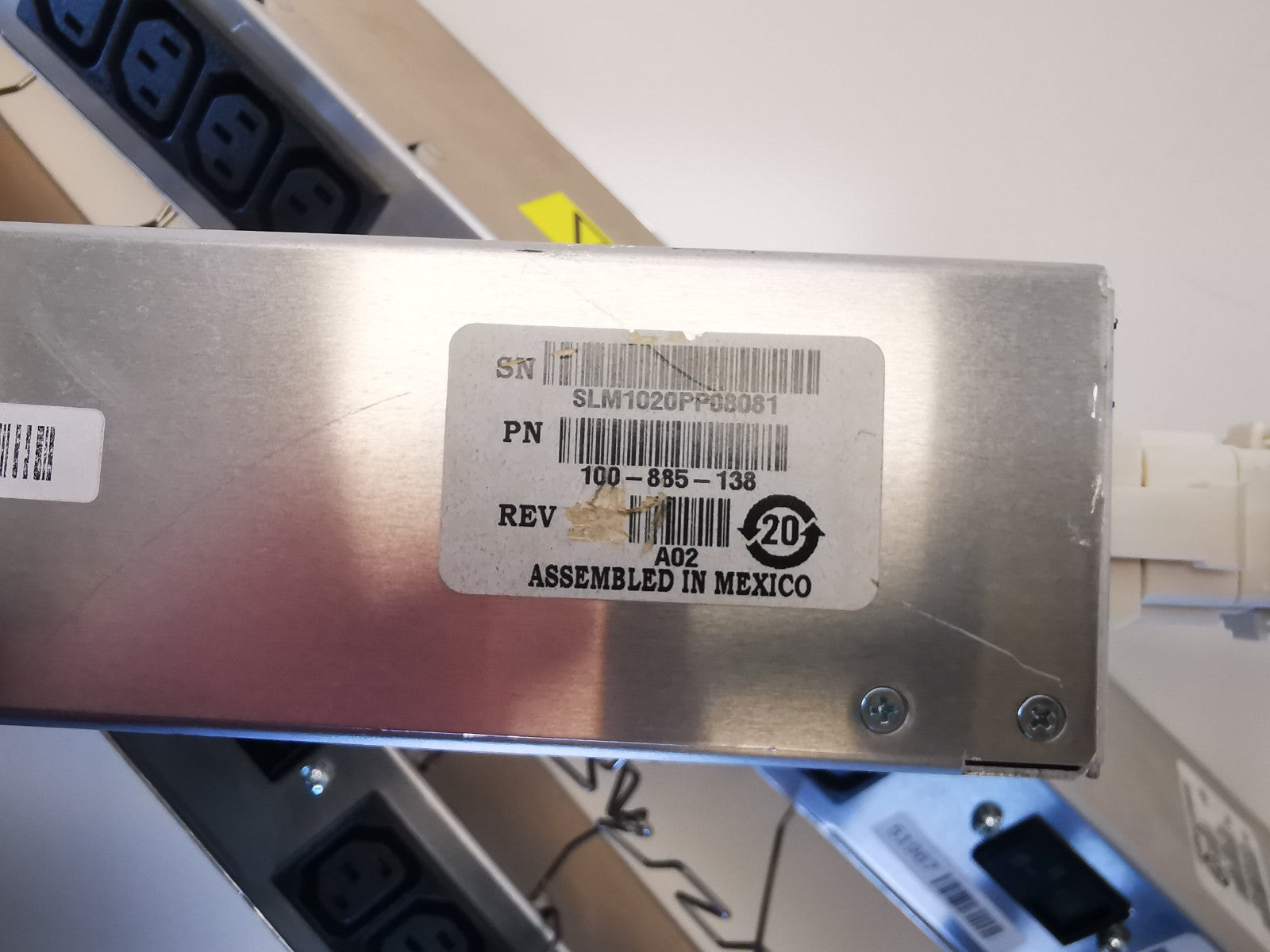 2x 100-885-137 EMC 24A 5060HZ 200-240 VAC HH PDU / 1x EMC Simclar 100-885-138