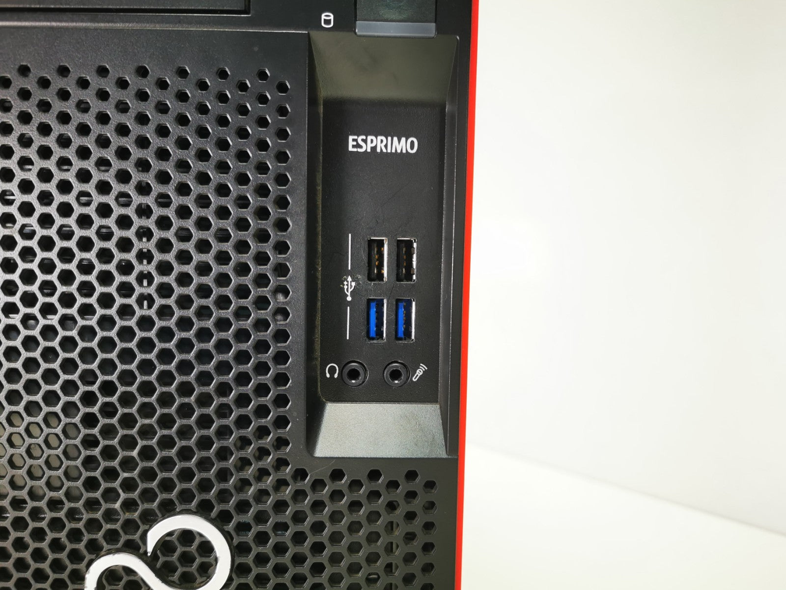Fujitsu Esprimo P558 Desktop PC - 9th Gen i3 / 8GB RAM / 256GB SSD / Win 11 Pro