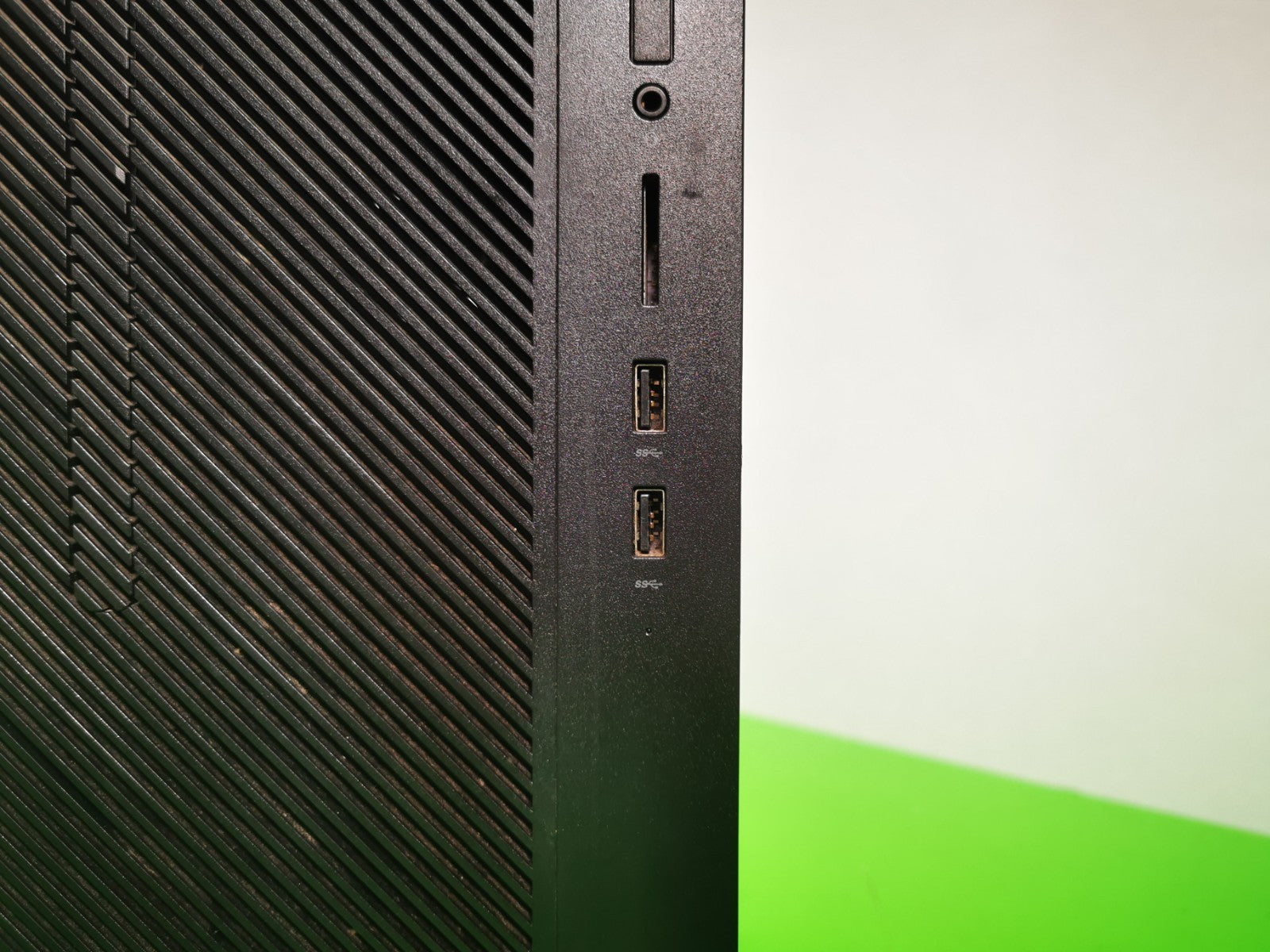 HP 290 G2 MT Desktop PC - 8th Gen i3 / 4GB RAM / 256GB SSD / Windows 11 Pro