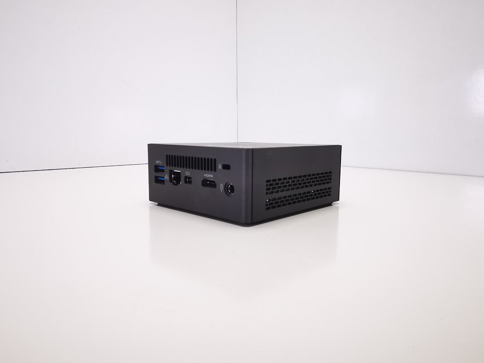 Gigabyte GB-BKi3HA-7100 Mini PC - 7th Gen i3/4GB RAM/120GB SSD/Windows 11 Pro