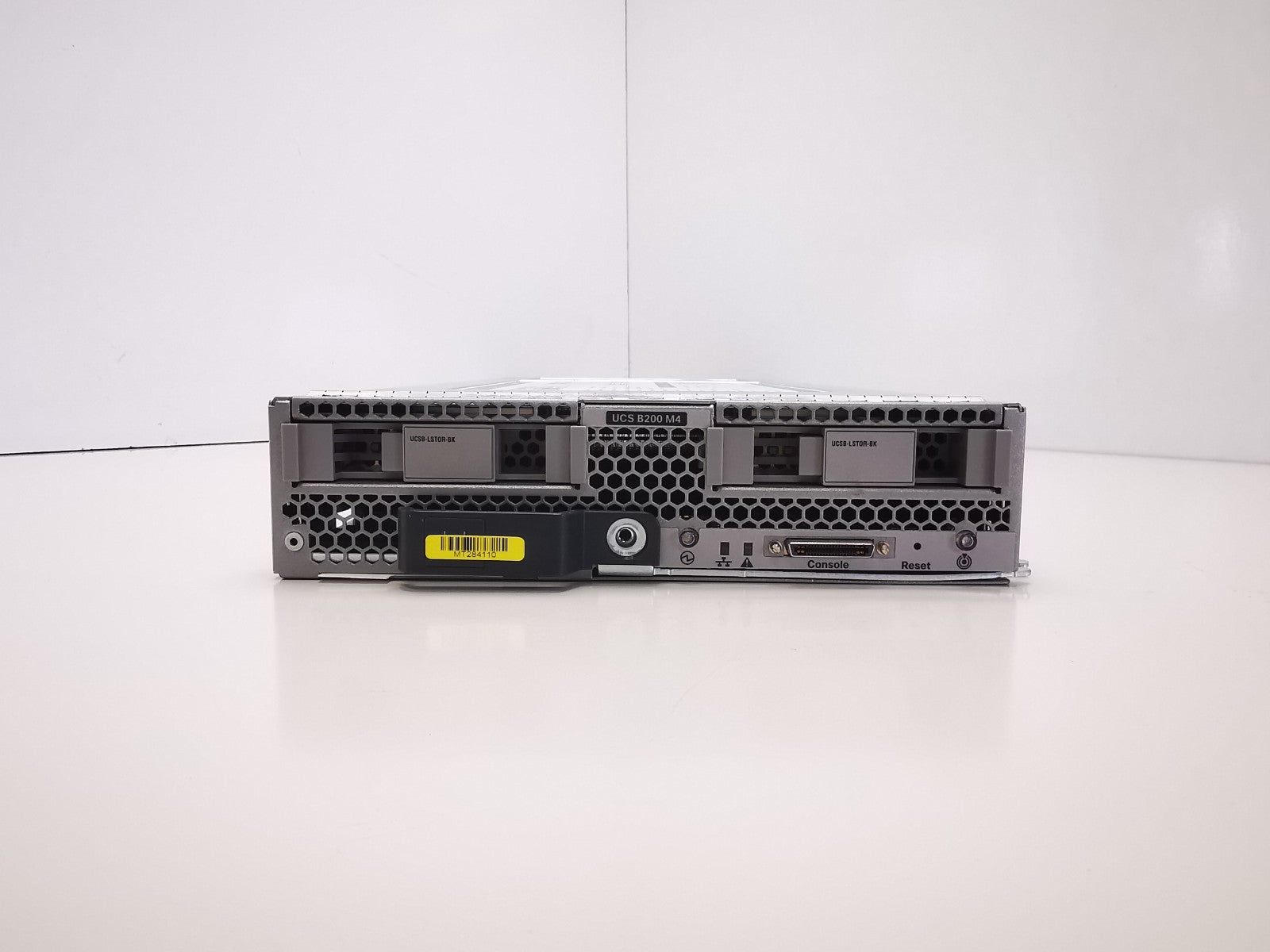 Cisco UCSB-B200-M4 Blade Server - Missing Screw