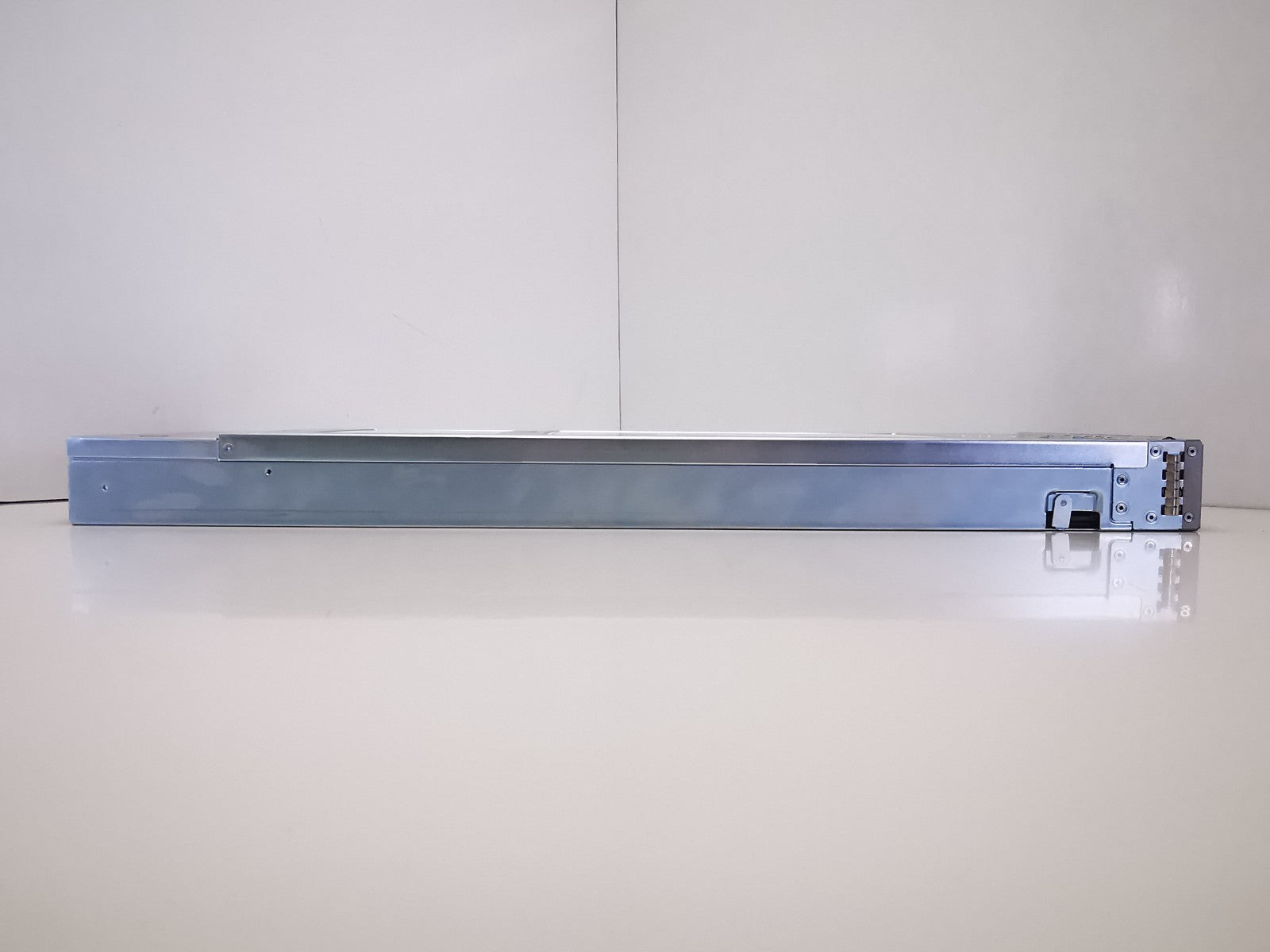 Cisco UCSB-B200-M4 Blade Server - Missing Screw