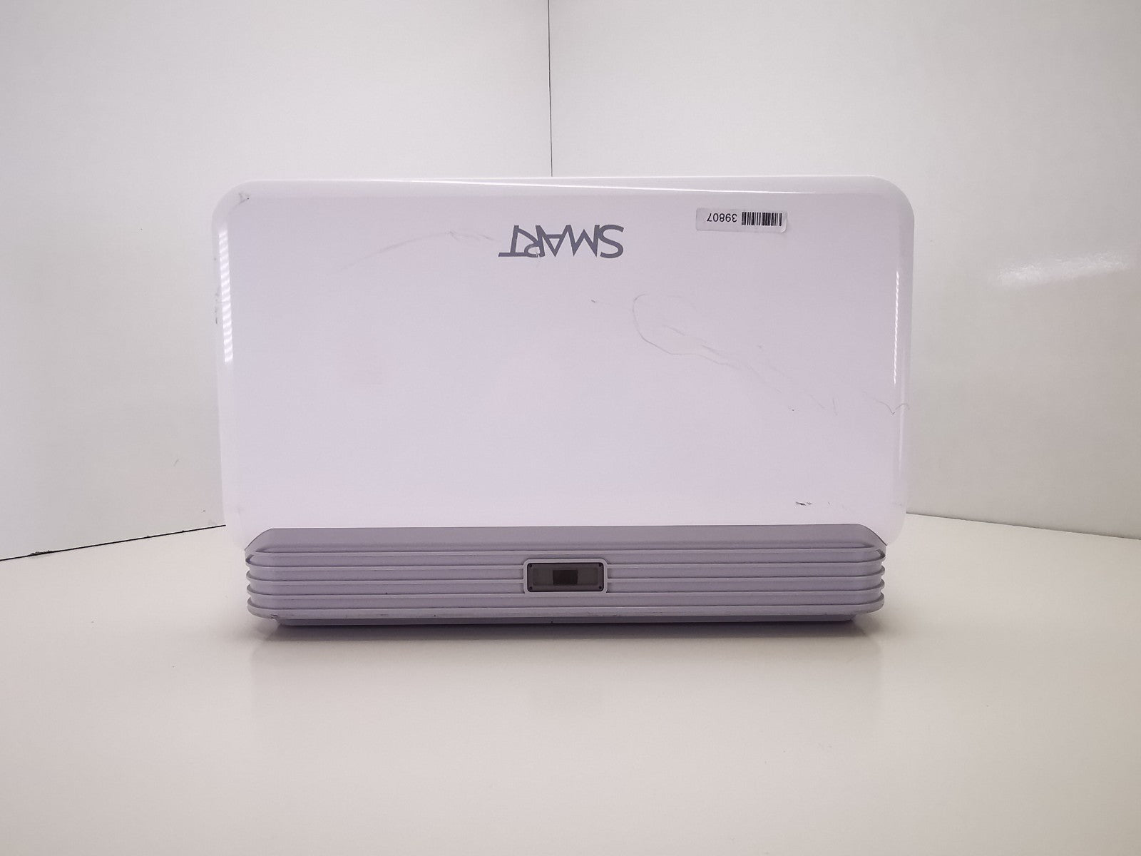 Smart UF70 Short Throw Projector - 507 Lamp Hours -  Remote Included
