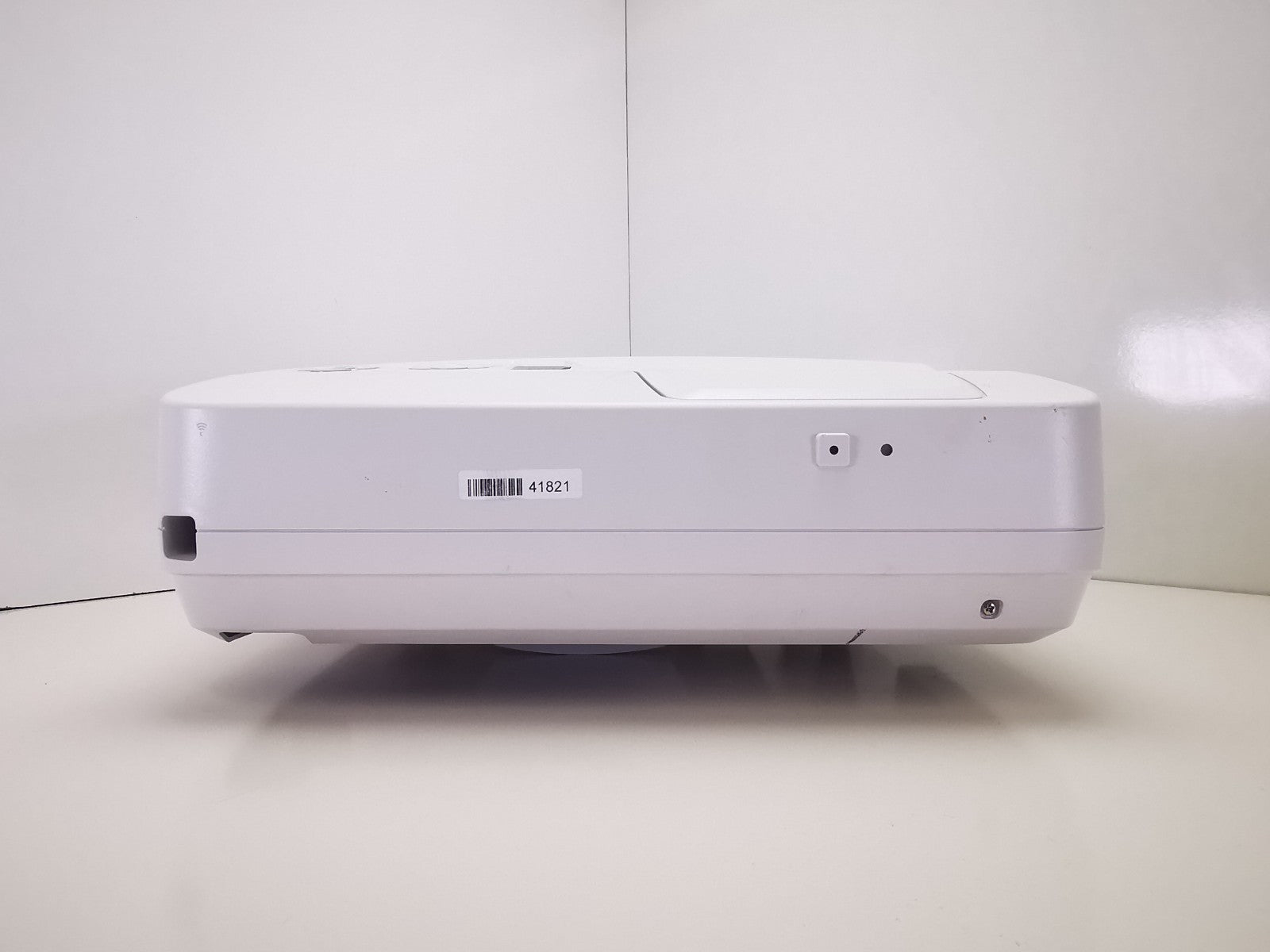 NEC UM280X Short Throw Projector - 3925 Lamp Hours - HDMI/VGA
