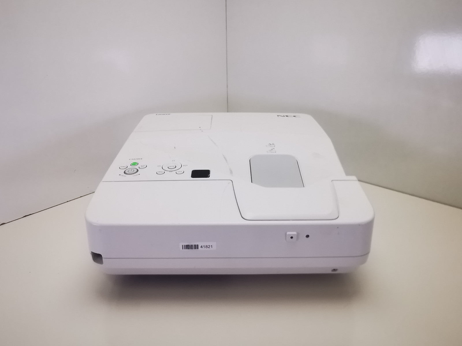 NEC UM280X Short Throw Projector - 3925 Lamp Hours - HDMI/VGA