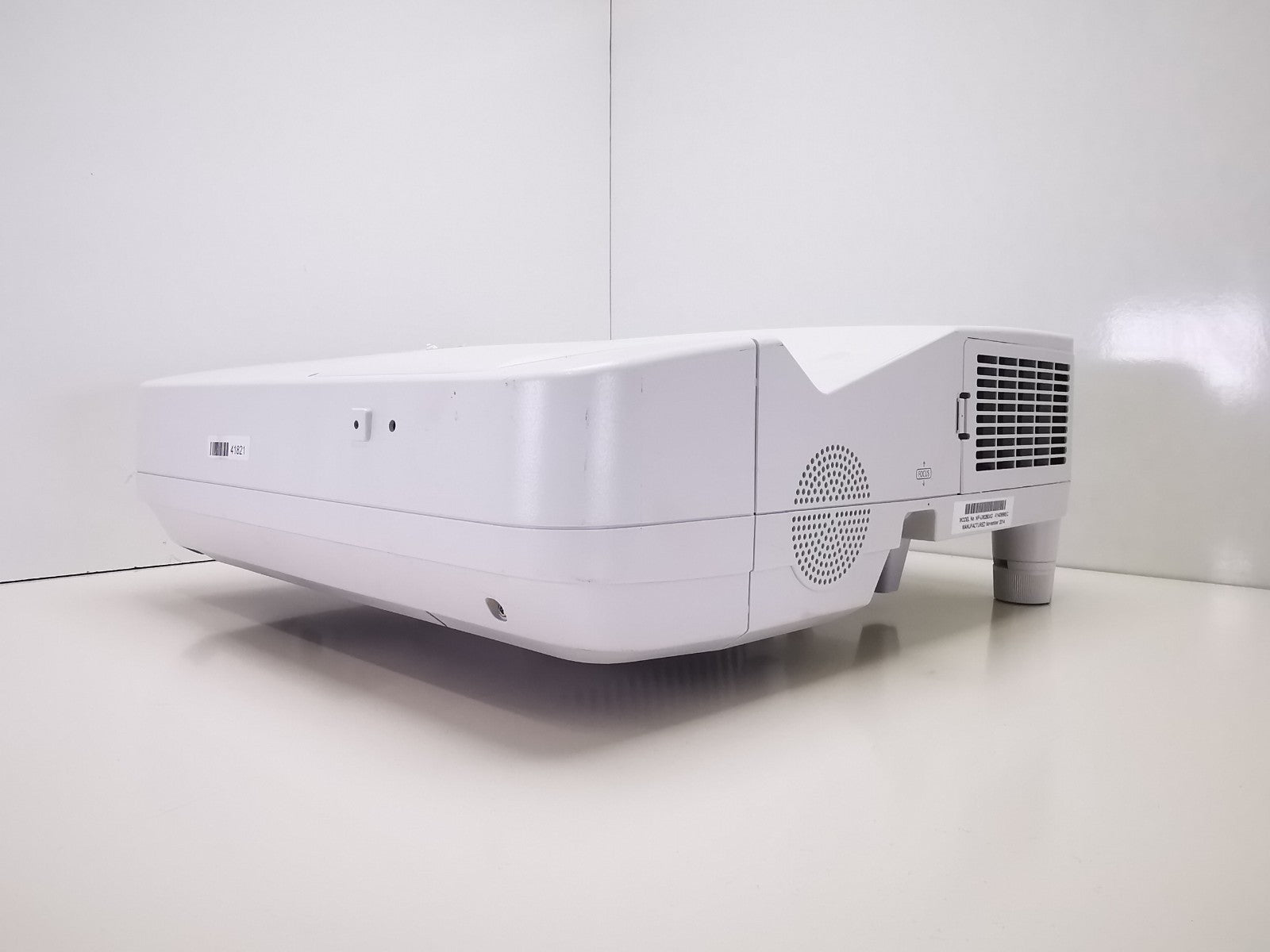 NEC UM280X Short Throw Projector - 3925 Lamp Hours - HDMI/VGA