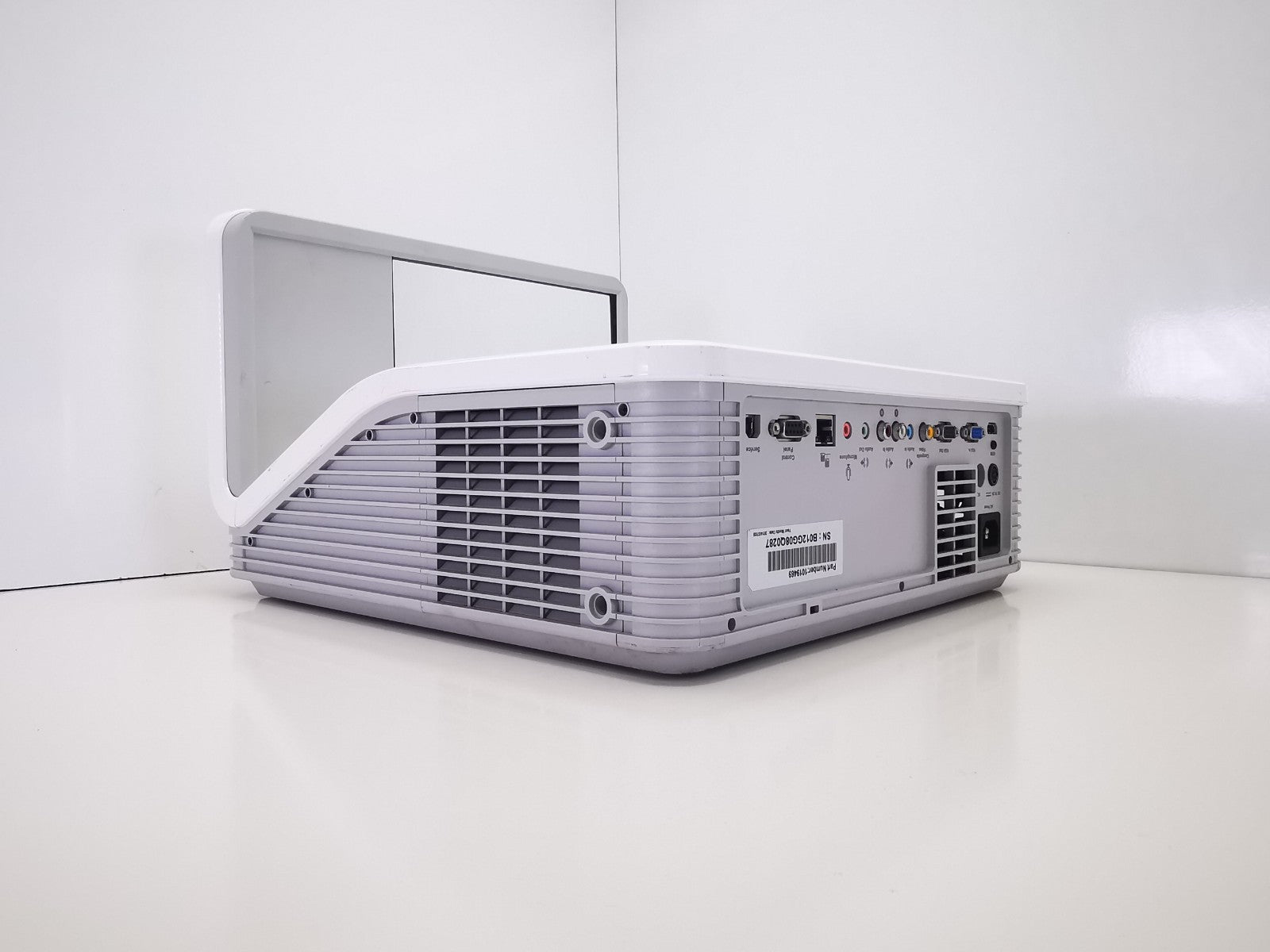 Smart UF70 Short Throw Projector - 507 Lamp Hours -  Remote Included