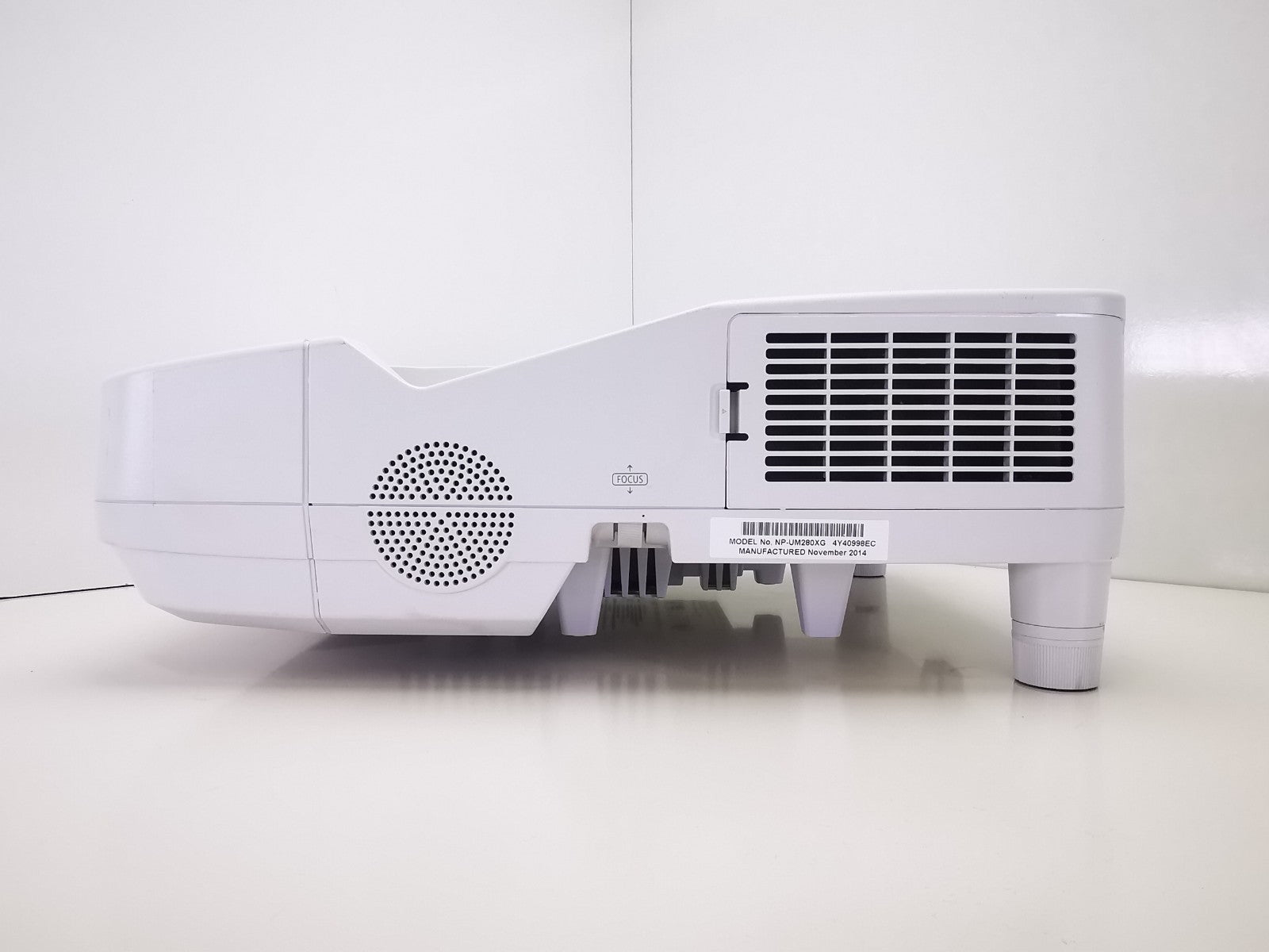 NEC UM280X Short Throw Projector - 3925 Lamp Hours - HDMI/VGA