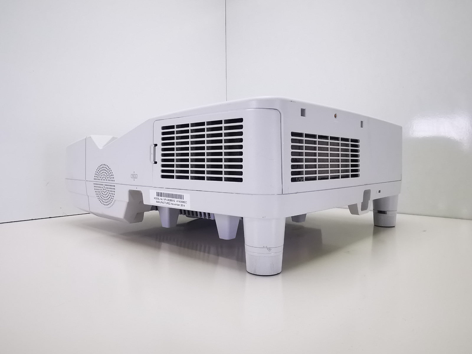 NEC UM280X Short Throw Projector - 3925 Lamp Hours - HDMI/VGA