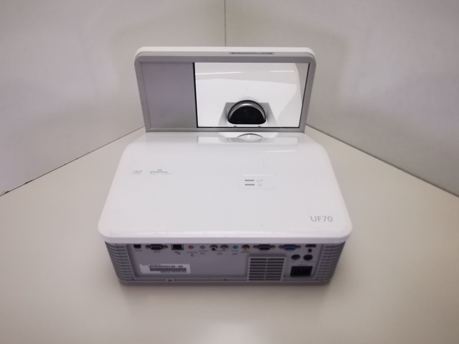 Smart UF70 Short Throw Projector - 507 Lamp Hours -  Remote Included