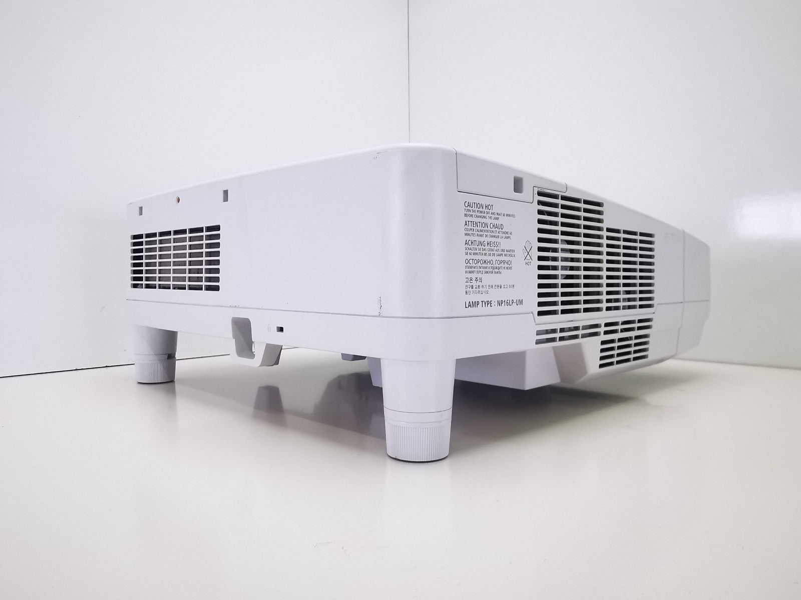 NEC UM280X Short Throw Projector - 3925 Lamp Hours - HDMI/VGA