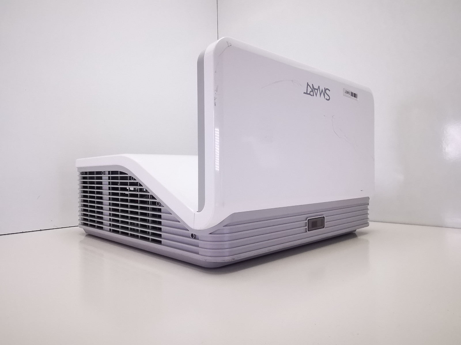 Smart UF70 Short Throw Projector - 507 Lamp Hours -  Remote Included