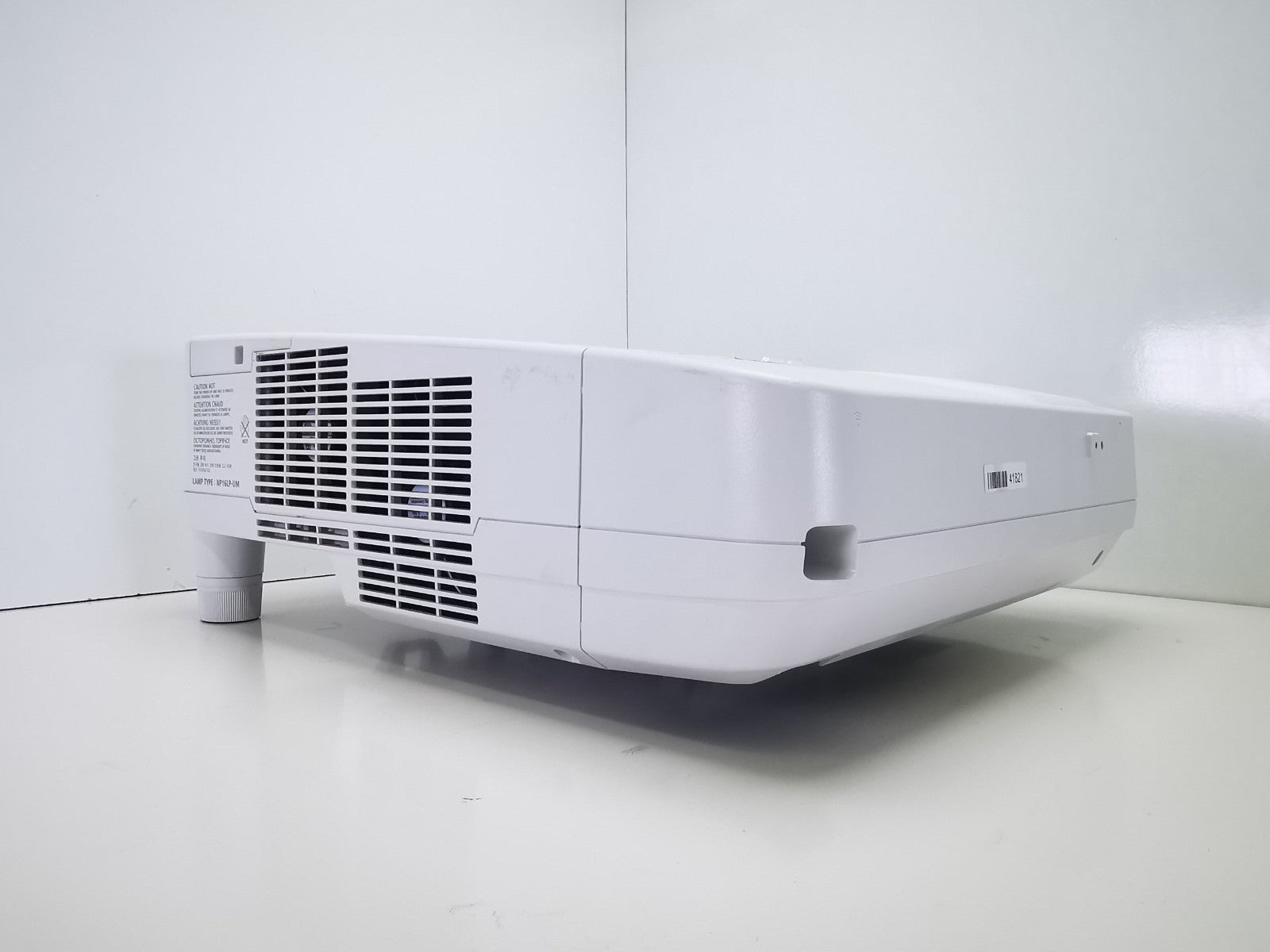 NEC UM280X Short Throw Projector - 3925 Lamp Hours - HDMI/VGA