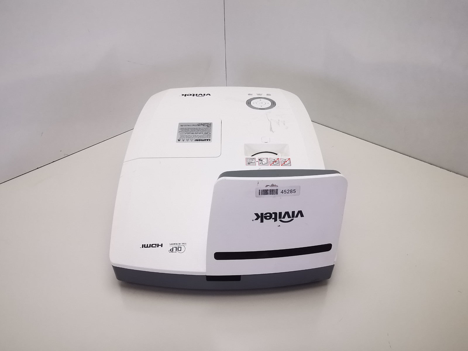Vivitek DW770UST DLP Ultra Short Throw Projector - 3103 Lamp Hours