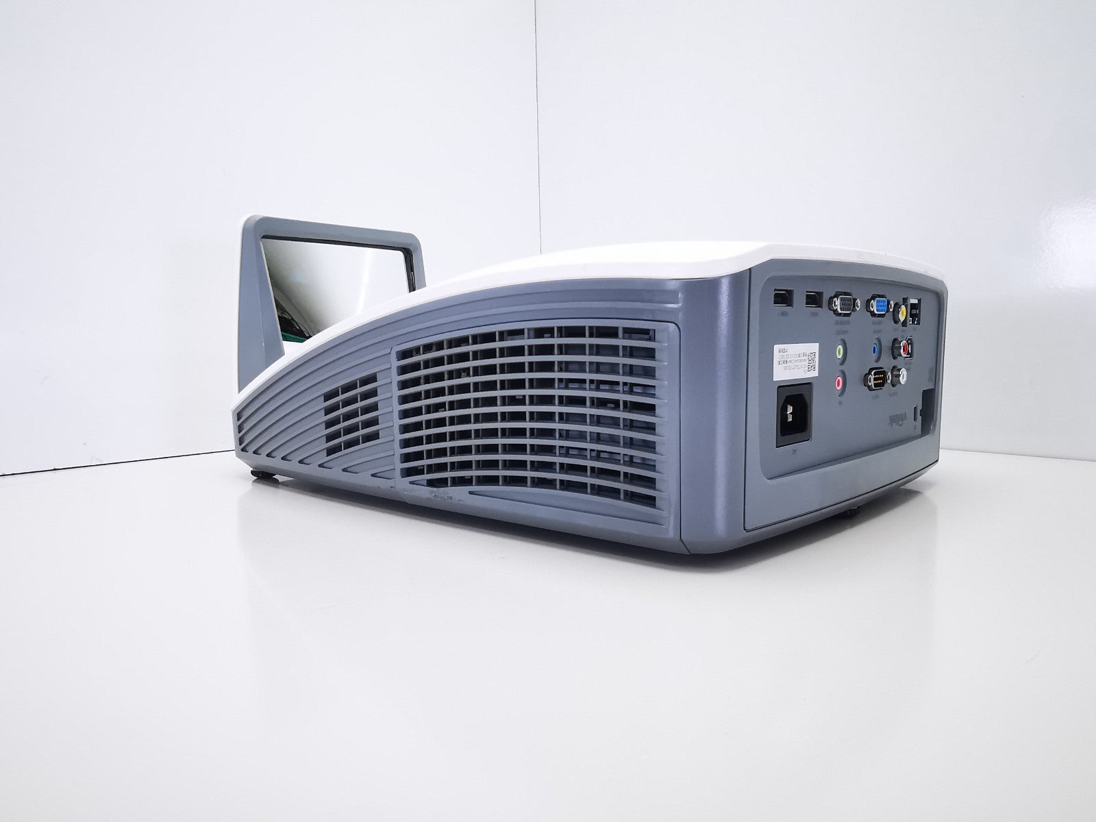 Vivitek DW770UST DLP Ultra Short Throw Projector - 3103 Lamp Hours