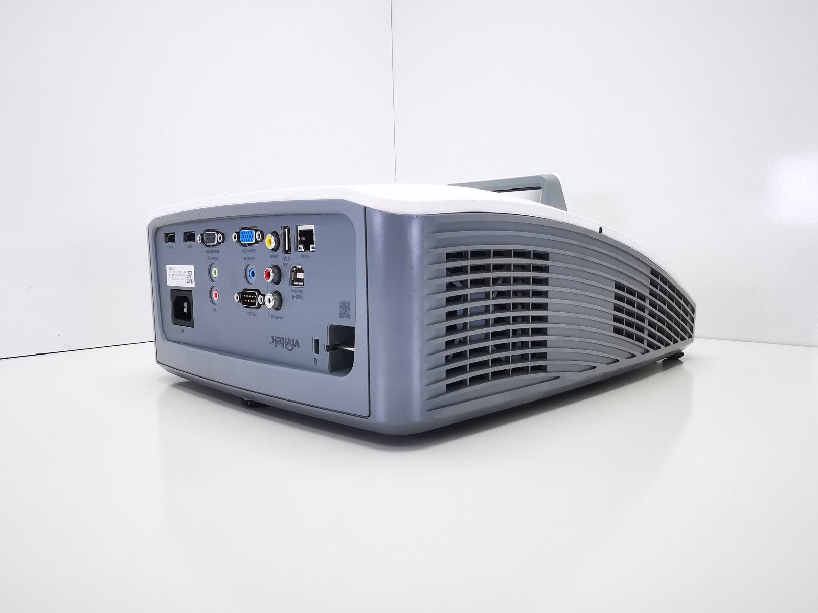 Vivitek DW770UST DLP Ultra Short Throw Projector - 3103 Lamp Hours