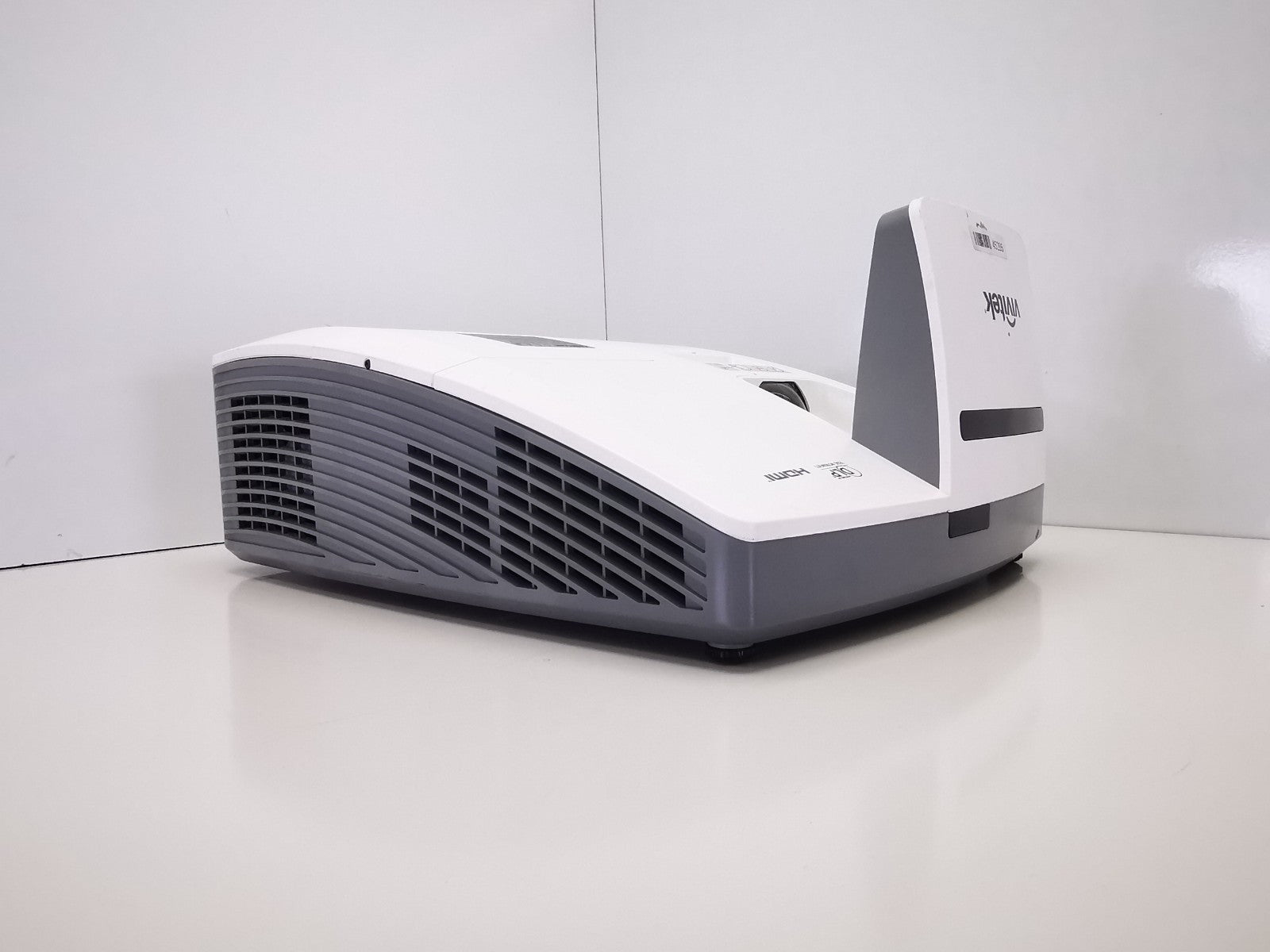 Vivitek DW770UST DLP Ultra Short Throw Projector - 3103 Lamp Hours
