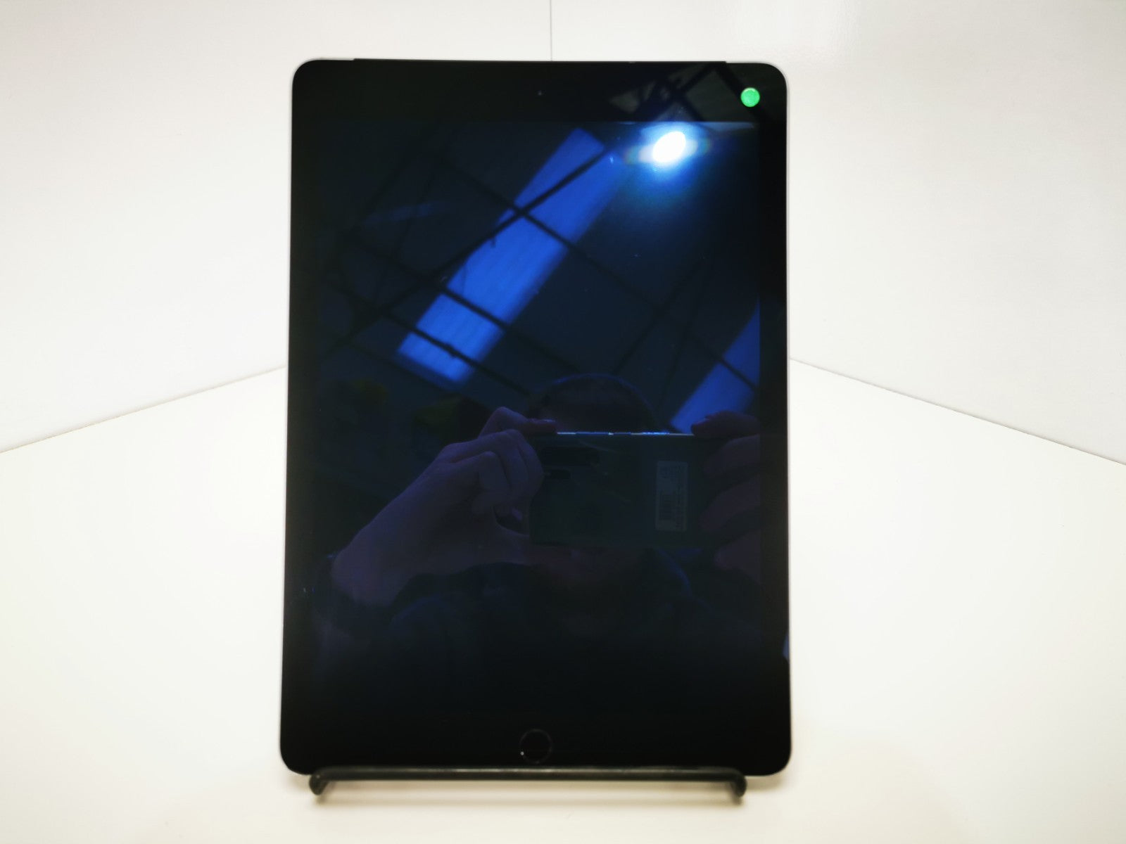 Apple iPad Air 2 (A1567) - 9.7"/Grey/32GB/iPadOS 15.8/WiFi+Cellular - Grade B