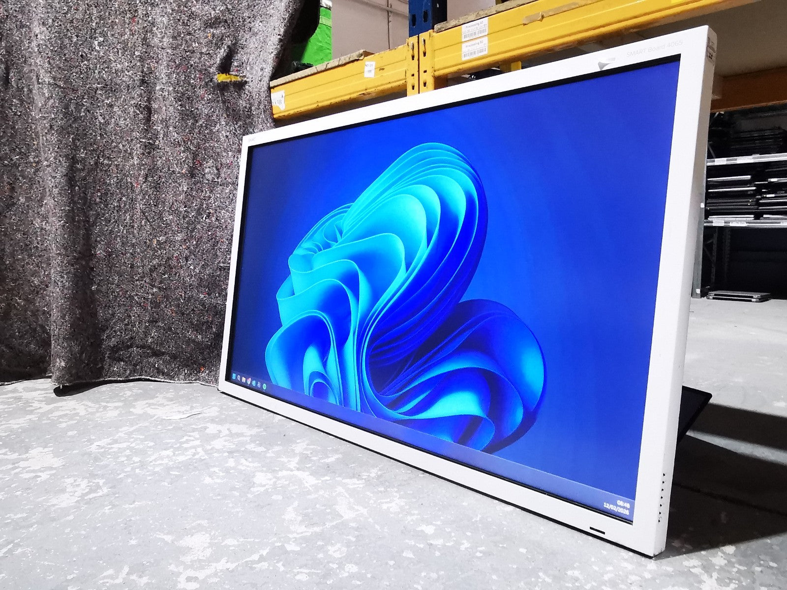 SMART SPNL-4065 65" Interactiive Touchscreen TV - HDMI