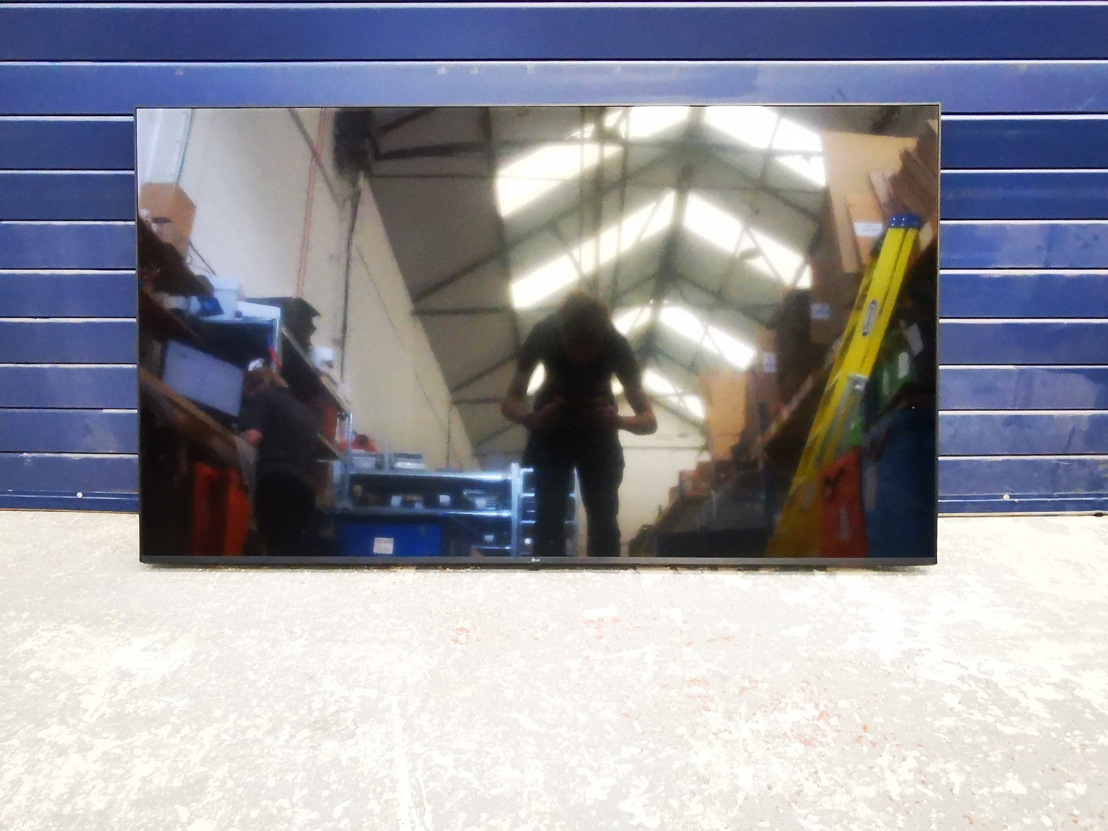 LG 65UL3J-EP 65" Signange TV - 3x HDMI - DEFECTS - READ DESCRIPTION