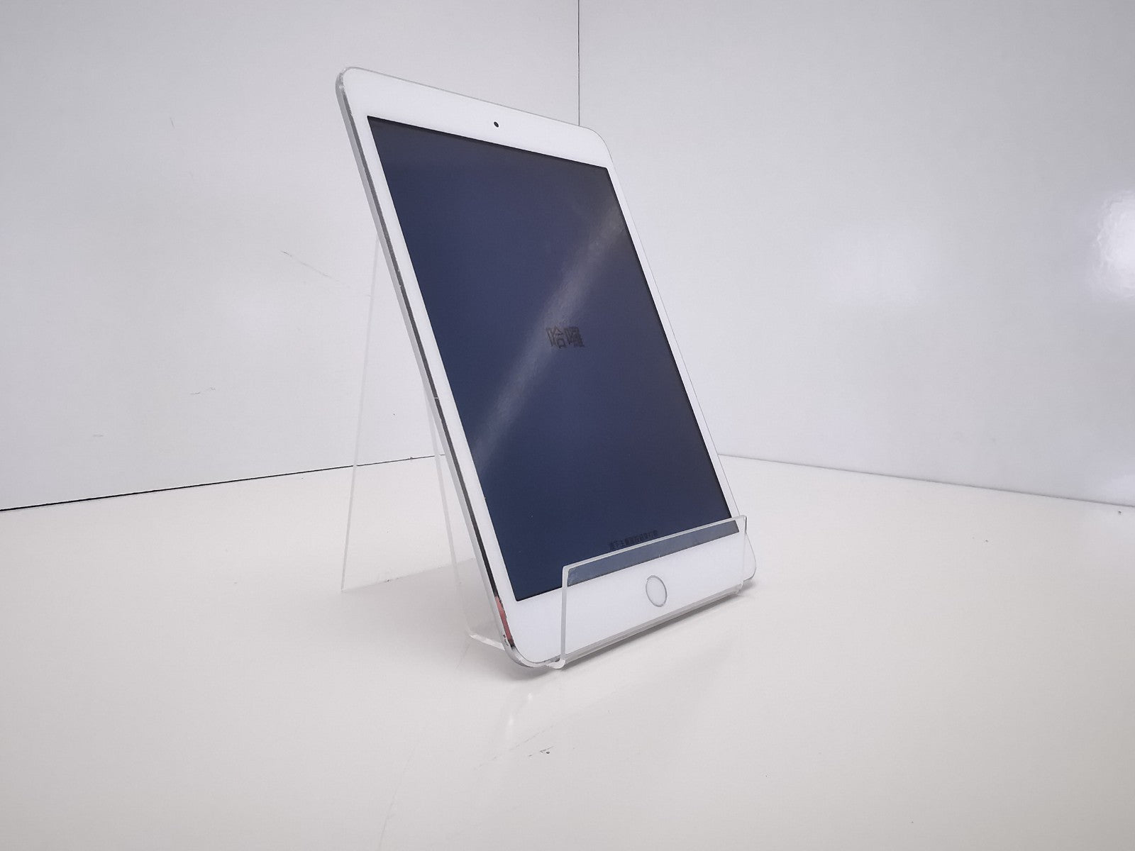 Apple iPad Mini 3rd Gen (A1599) - Silver/7.9"/64GB/iPadOS 12/WiFi - DEFECTS