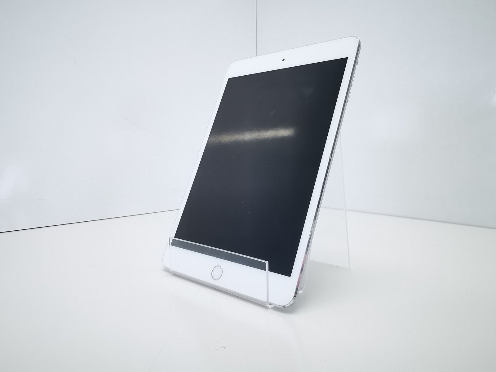 Apple iPad Mini 3rd Gen (A1599) - Silver/7.9"/64GB/iPadOS 12/WiFi - DEFECTS