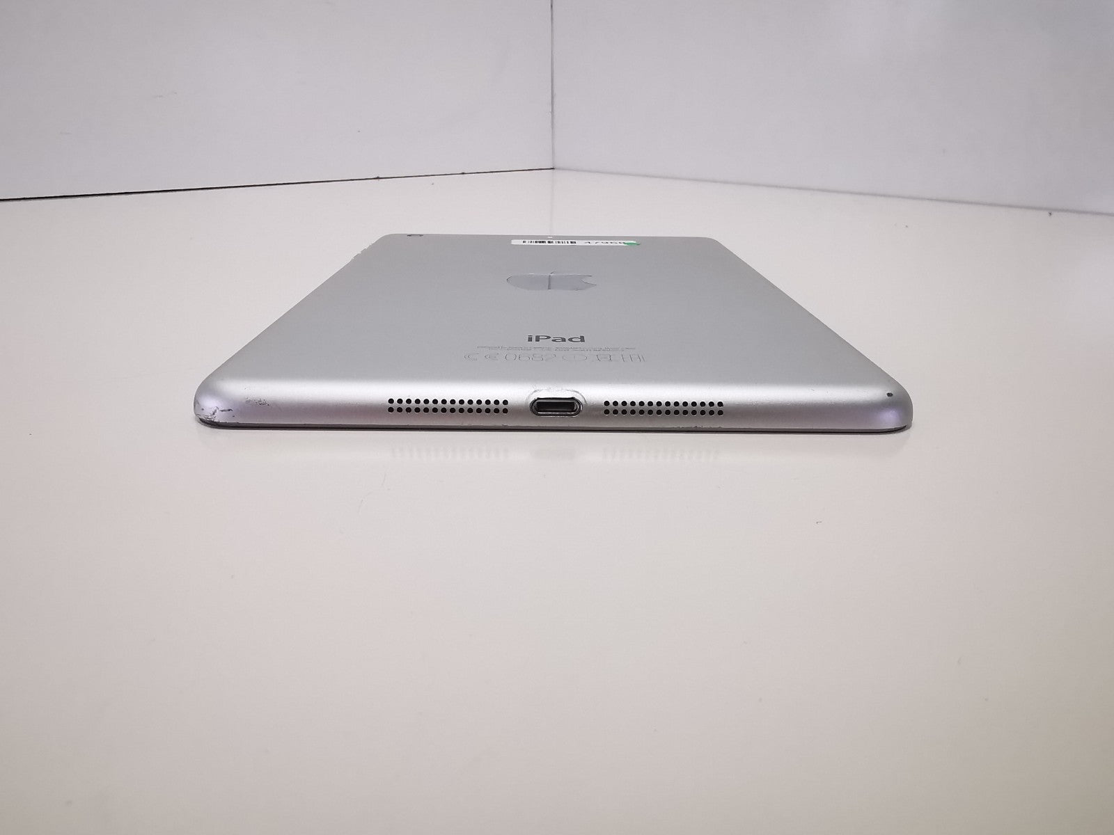 Apple iPad Mini 3rd Gen (A1599) - Silver/7.9"/64GB/iPadOS 12/WiFi - DEFECTS