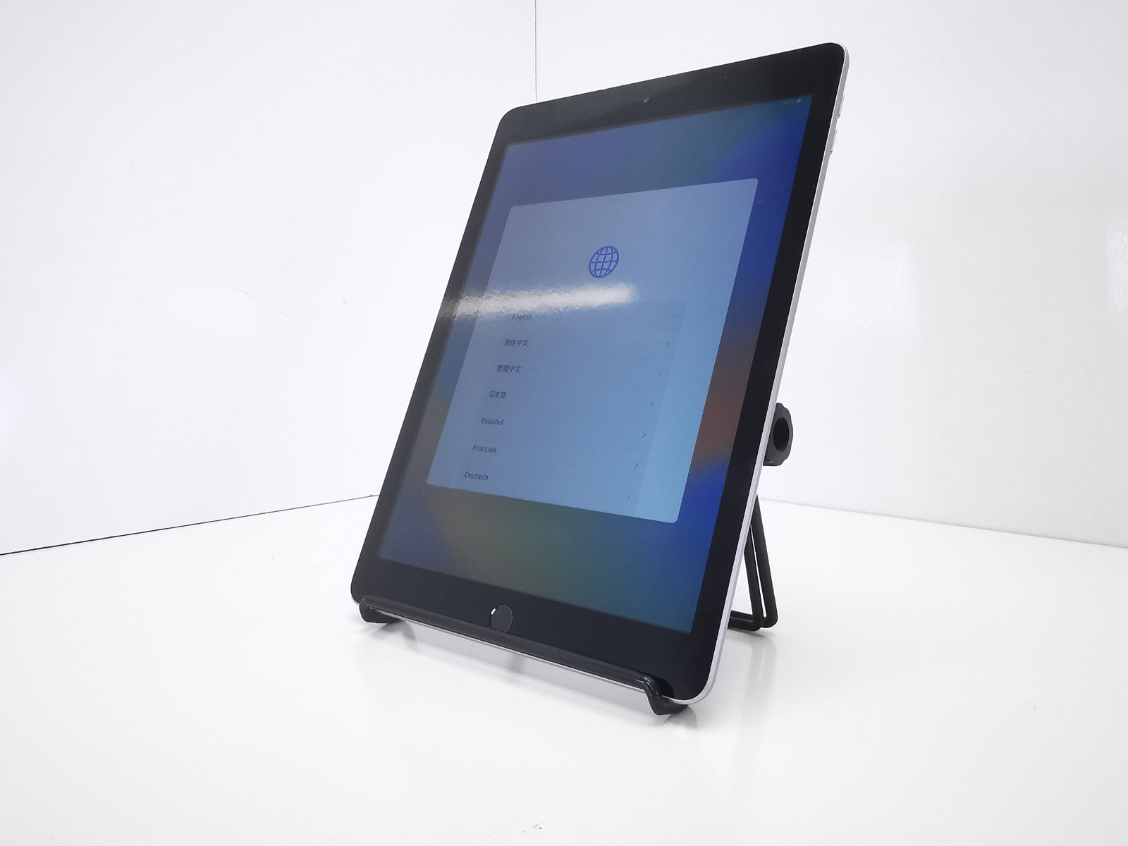 Apple iPad 5th Gen (A1823) - 9.7"/Grey/128GB/iPadOS 16.7/WiFi - Grade A
