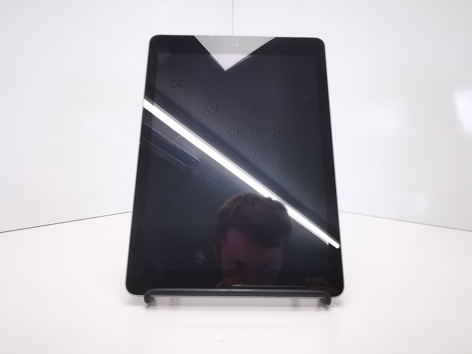 Apple iPad 5th Gen (A1823) - 9.7"/Grey/128GB/iPadOS 16.7/WiFi - Grade A