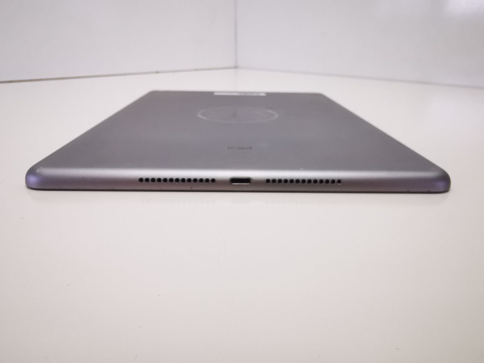 Apple iPad 5th Gen (A1823) - 9.7"/Grey/128GB/iPadOS 16.7/WiFi - Grade A