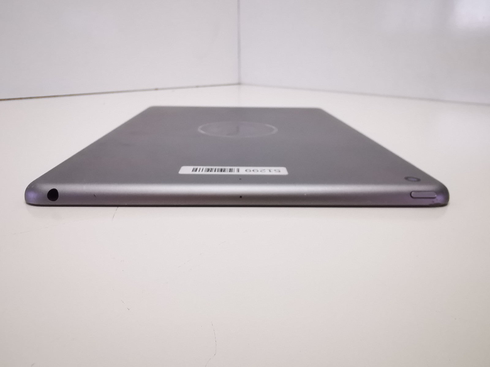 Apple iPad 5th Gen (A1823) - 9.7"/Grey/128GB/iPadOS 16.7/WiFi - Grade A