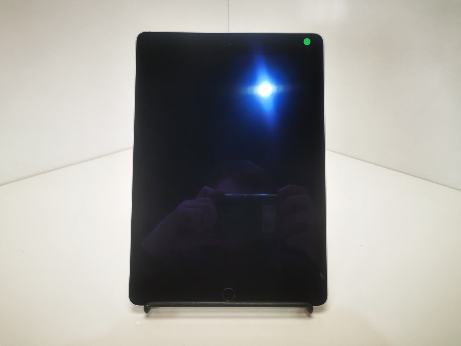 Apple iPad Air 2 (A1566) - 9.7"/Grey/64GB/iPadOS 15.8/WiFi - Grade B