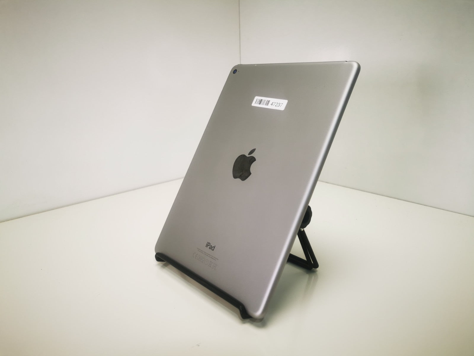 Apple iPad Air 2 (A1566) - 9.7"/Grey/64GB/iPadOS 15.8/WiFi - Grade B