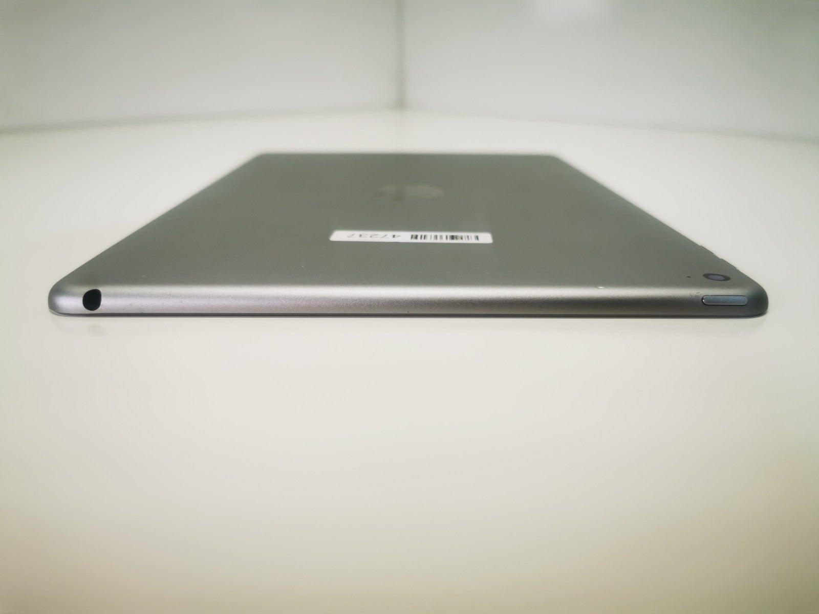 Apple iPad Air 2 (A1566) - 9.7"/Grey/64GB/iPadOS 15.8/WiFi - Grade B