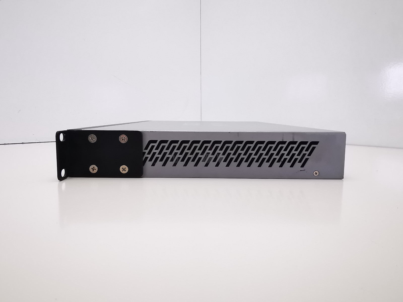 Cisco SG200-26P 24 Port PoE Gigabyte Ethernet Switch - Rackmount Ears Inc