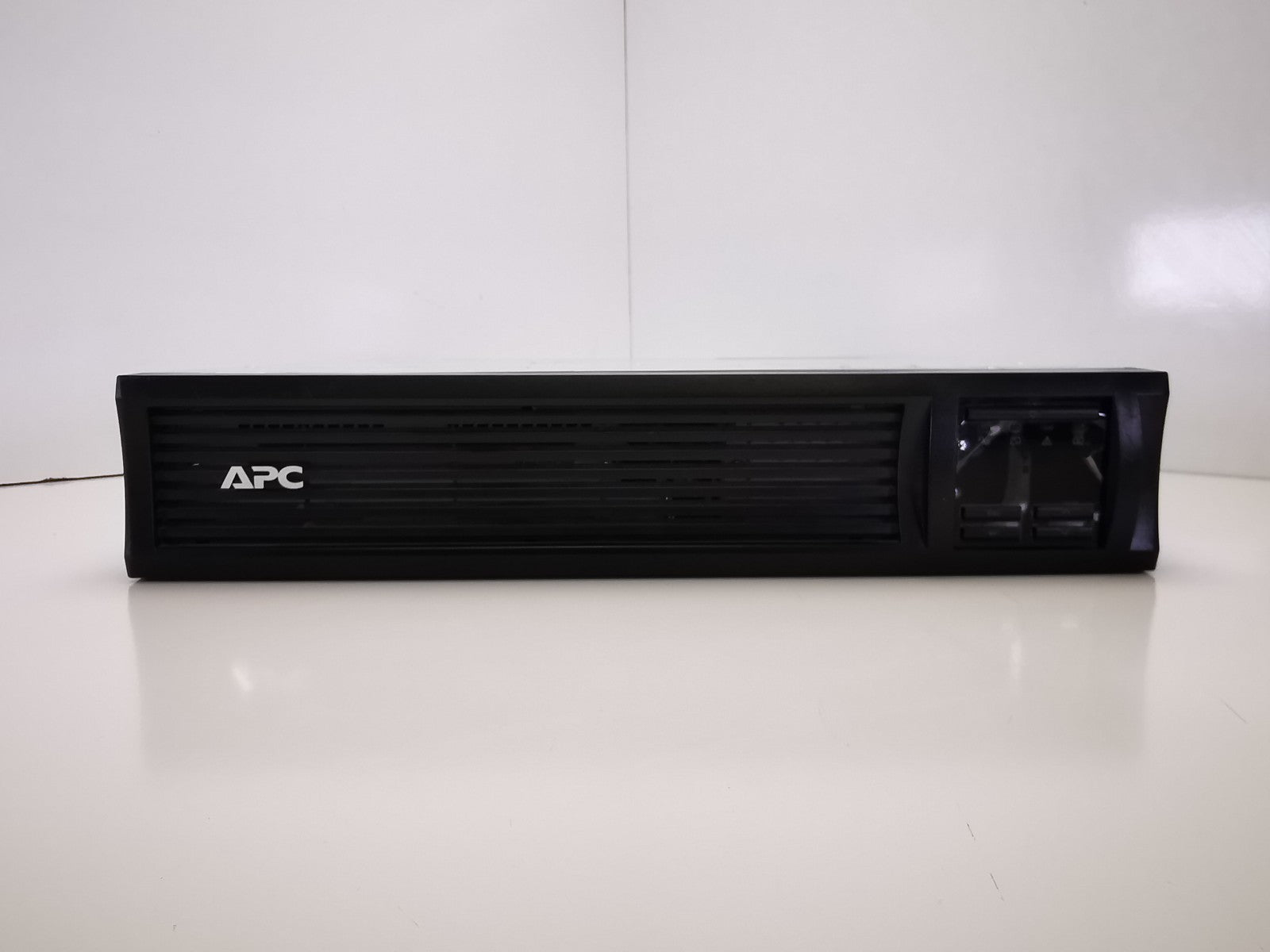 APC SMT1000RMI2UC Rackmountable UPS - Batteries included